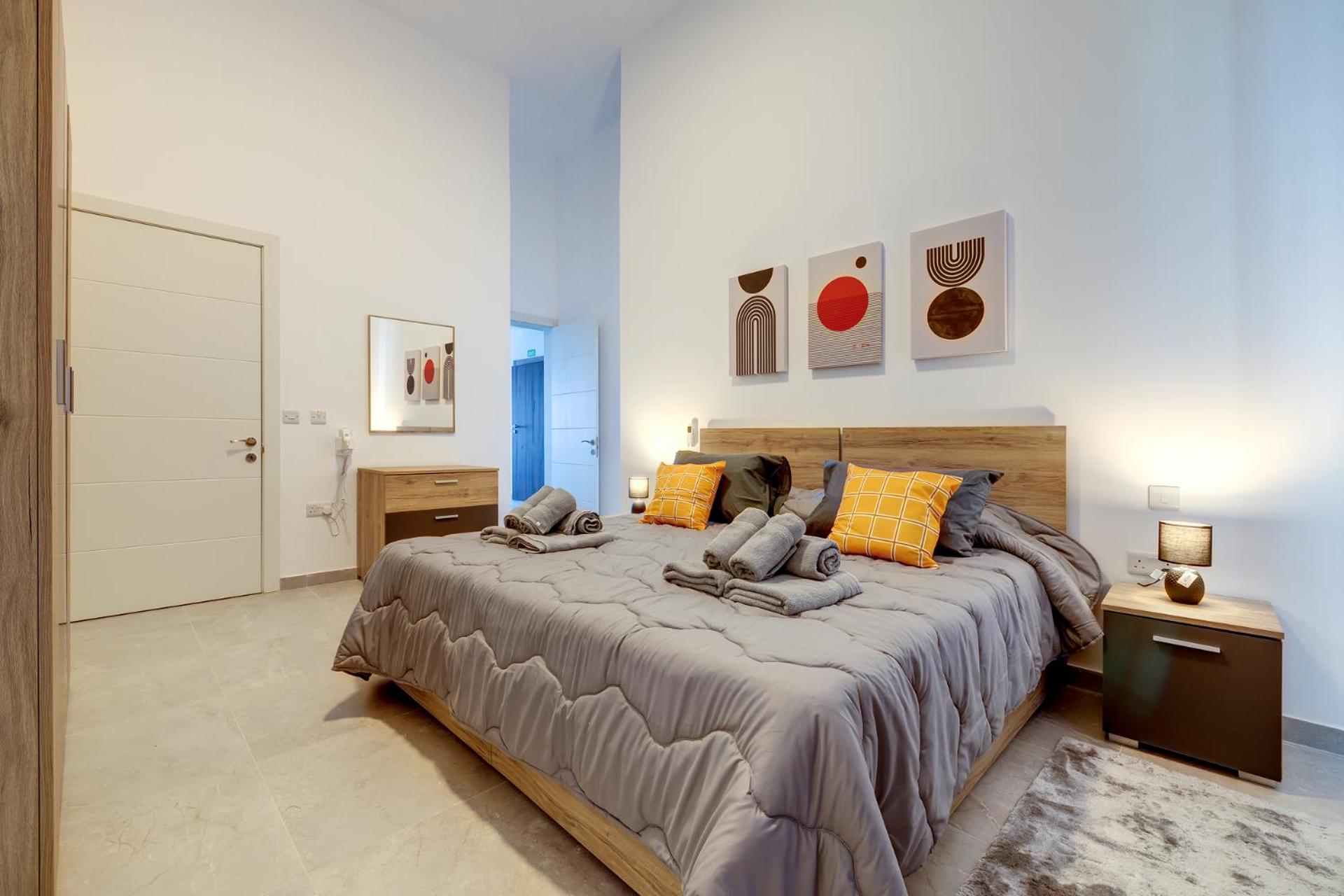 Deluxe Apartment with Balcony and shared Pool