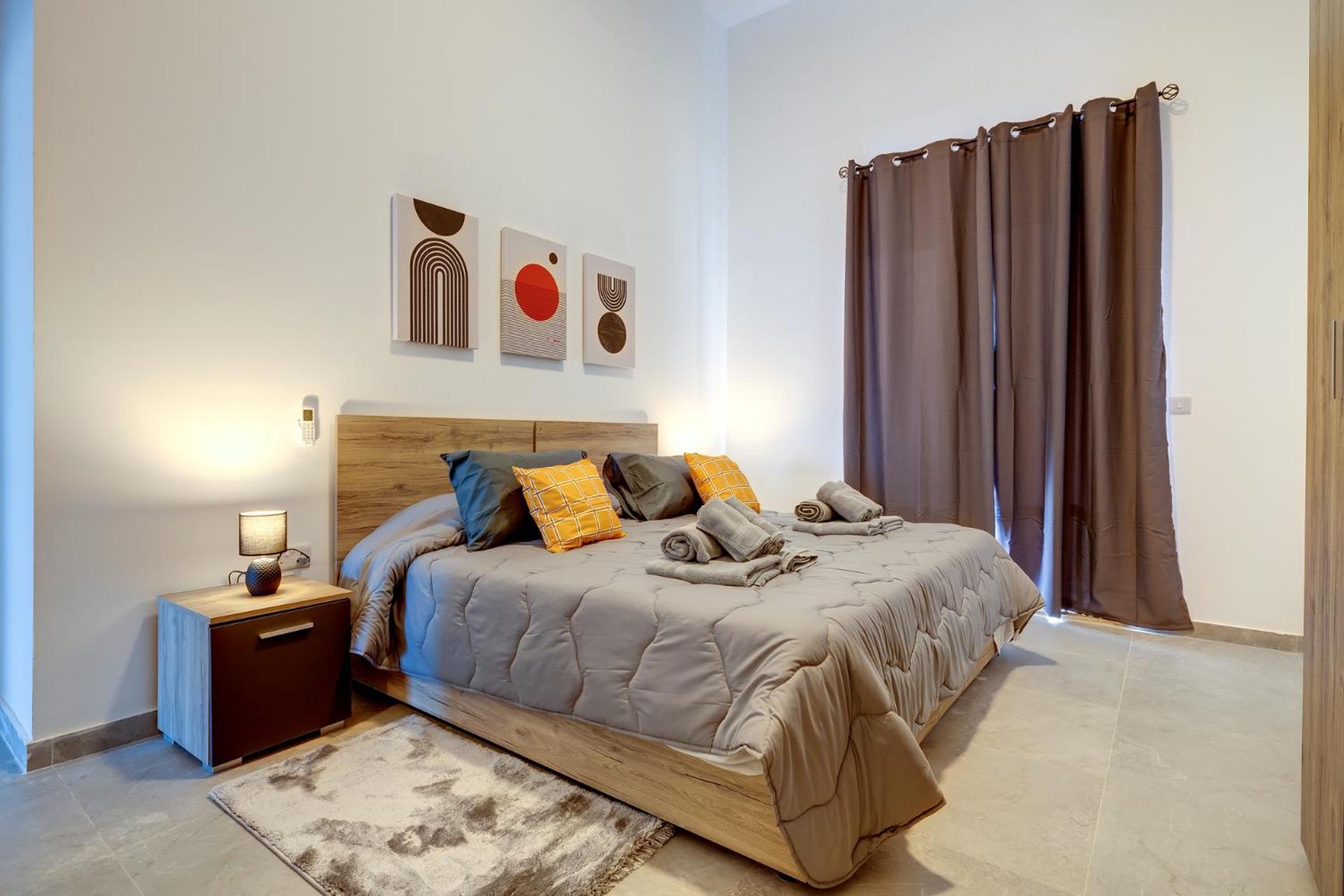 Deluxe Apartment with Balcony and shared Pool
