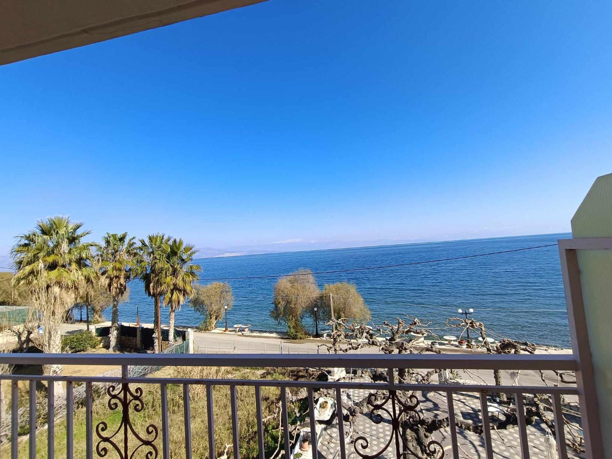 Double or Twin Room with Sea View - Photo 10