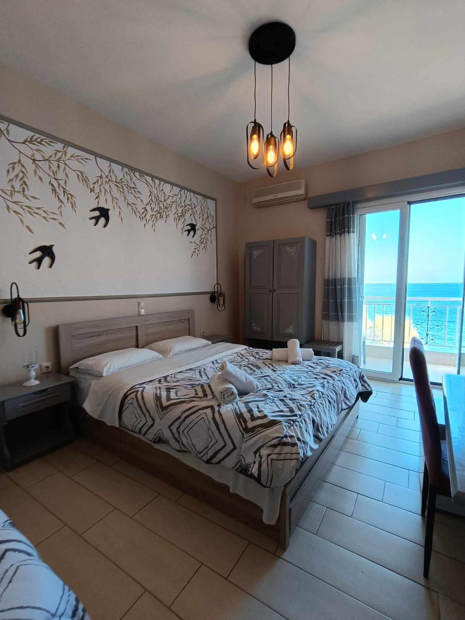 Double or Twin Room with Sea View - Photo 11