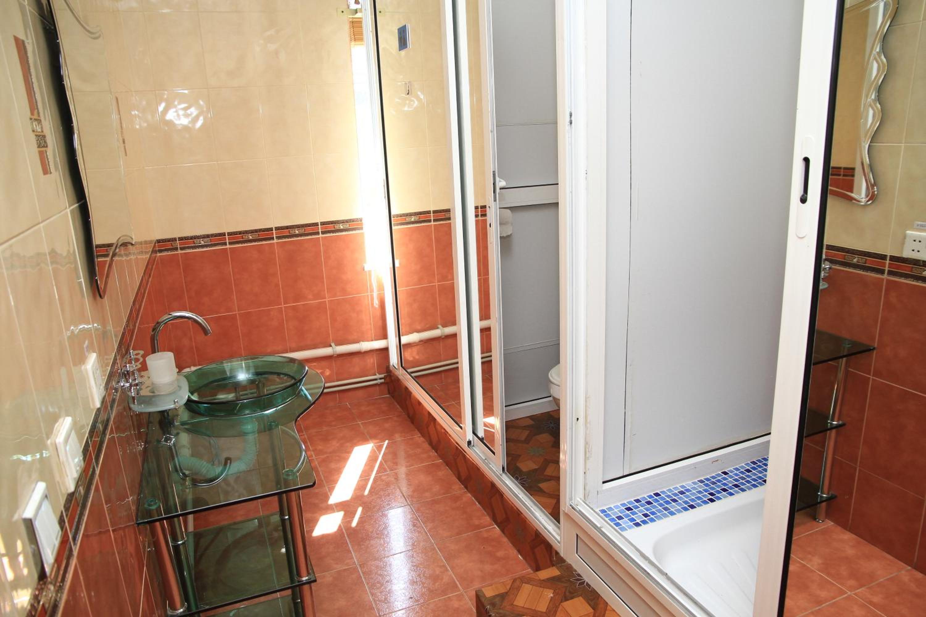 6-Bed Mixed Dormitory Room photo 2