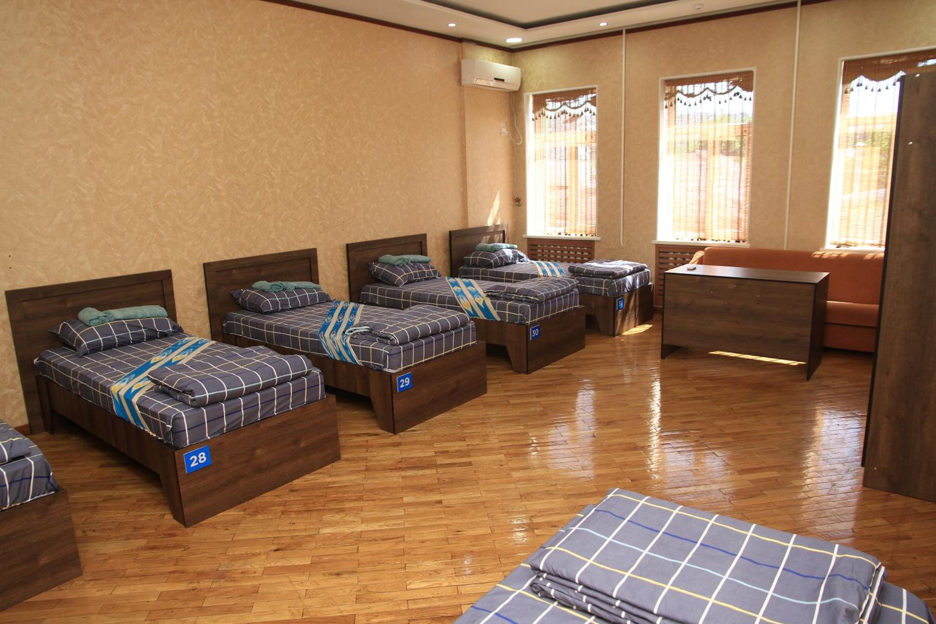 6-Bed Mixed Dormitory Room photo 1