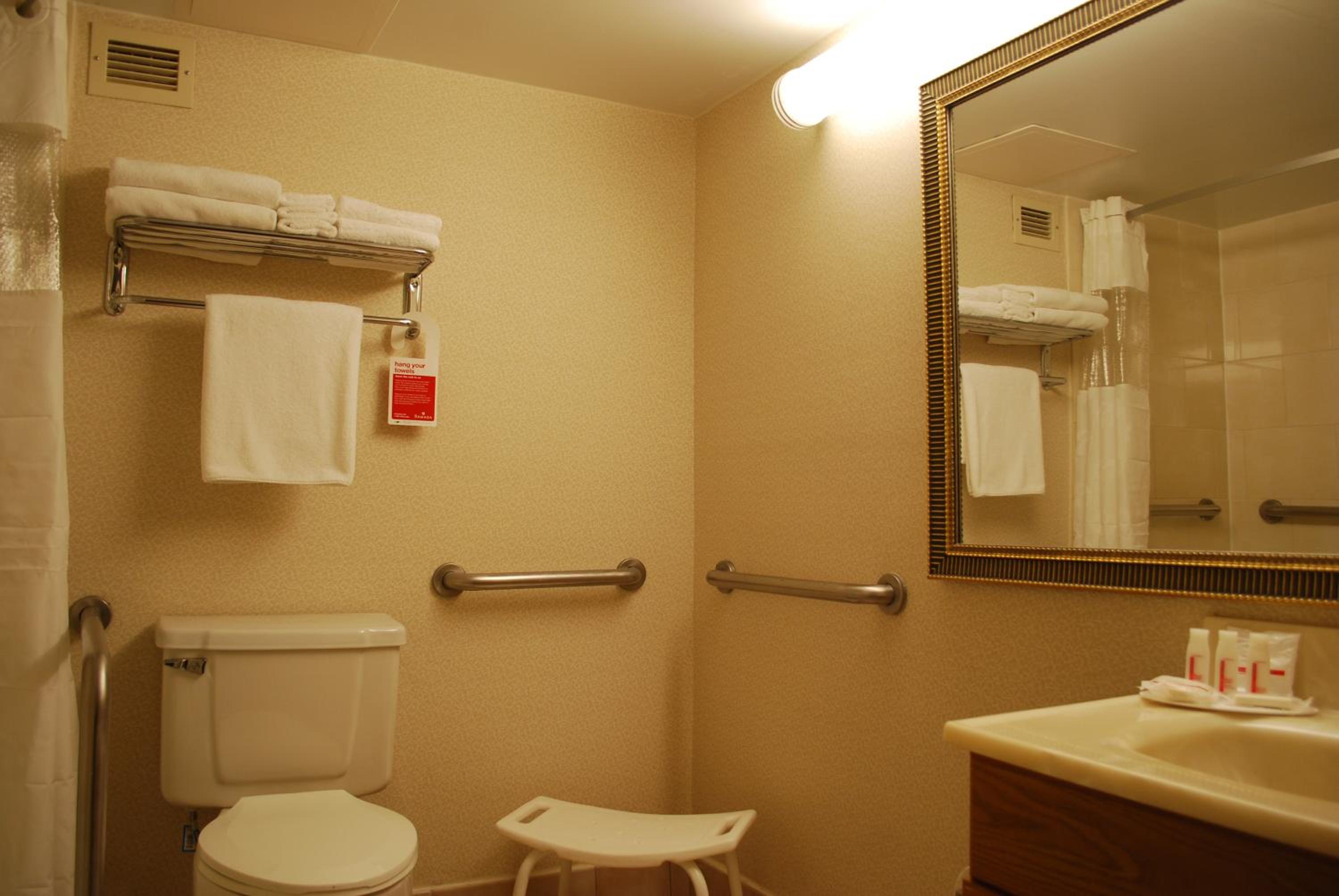King Room - Disability Access/Non-Smoking photo 3