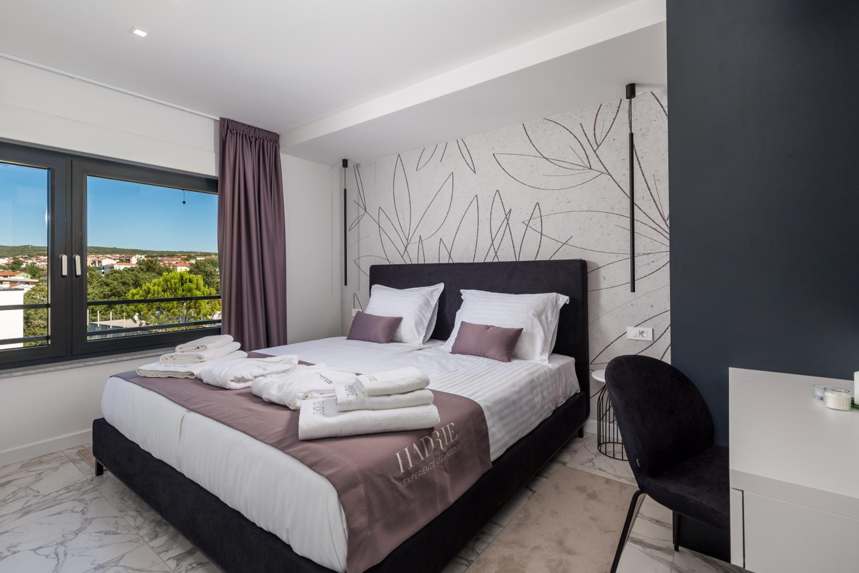 Deluxe Suite with Sea View