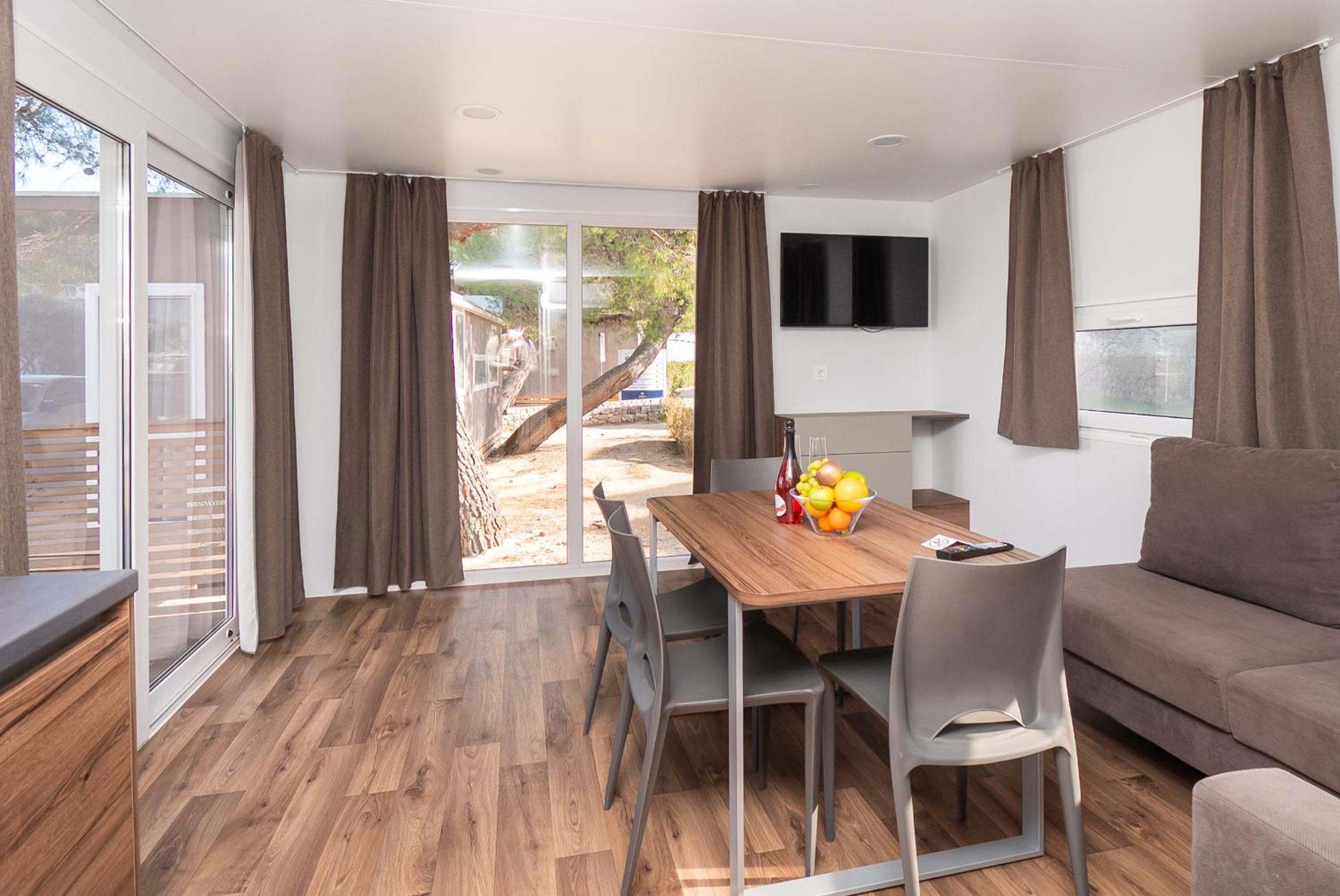Luxury Two Bedroom Mobile Home  photo 3