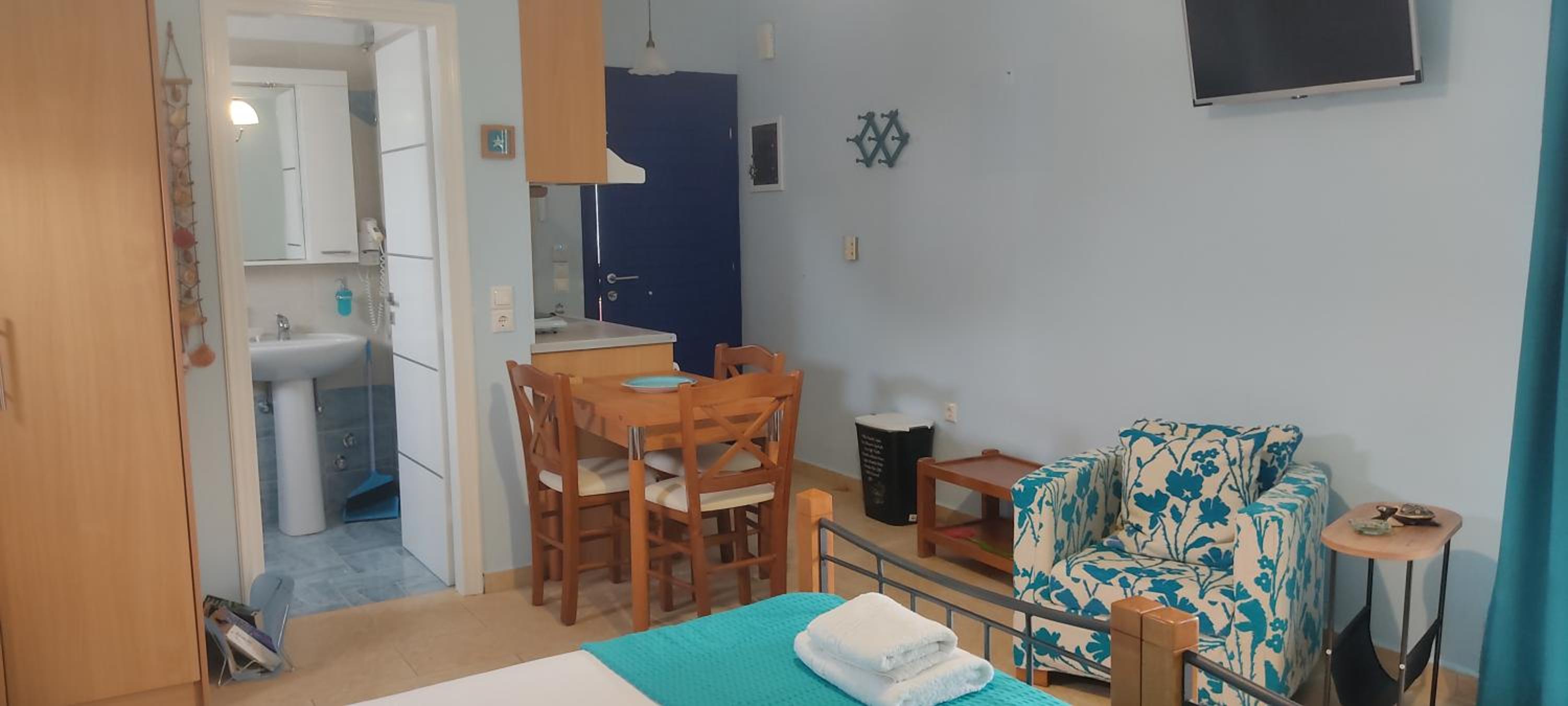 One-Bedroom Apartment photo 3