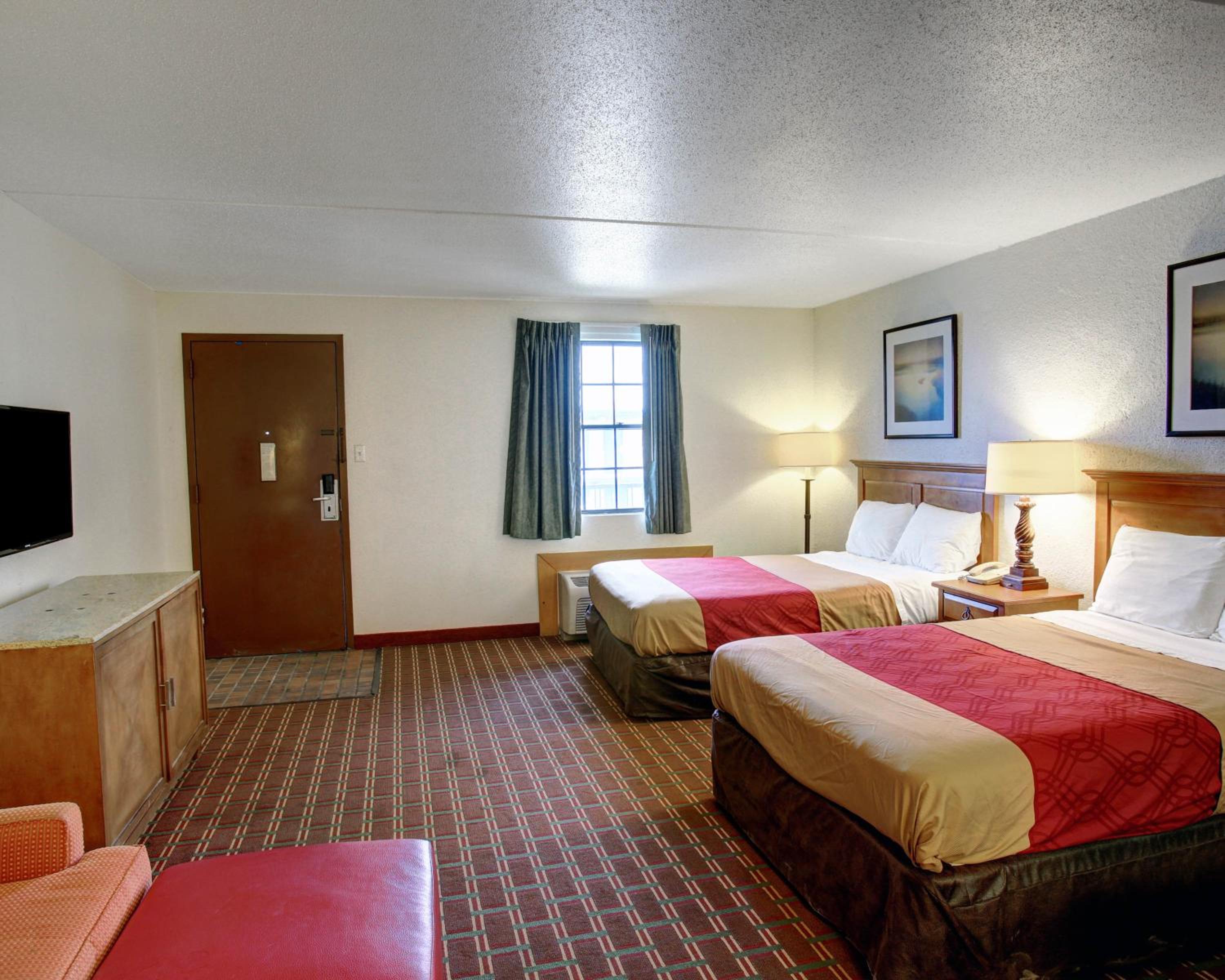 Double Room with Two Double Beds - Smoking - Photo 3