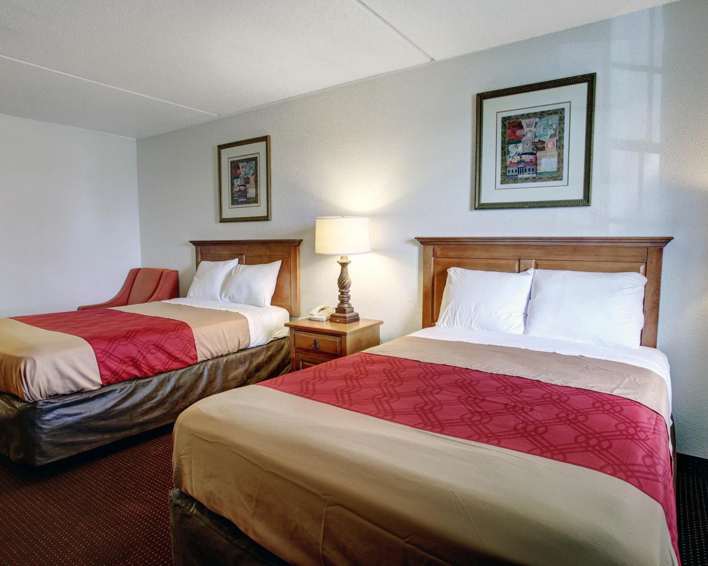 Double Room with Two Double Beds - Smoking - Photo 1