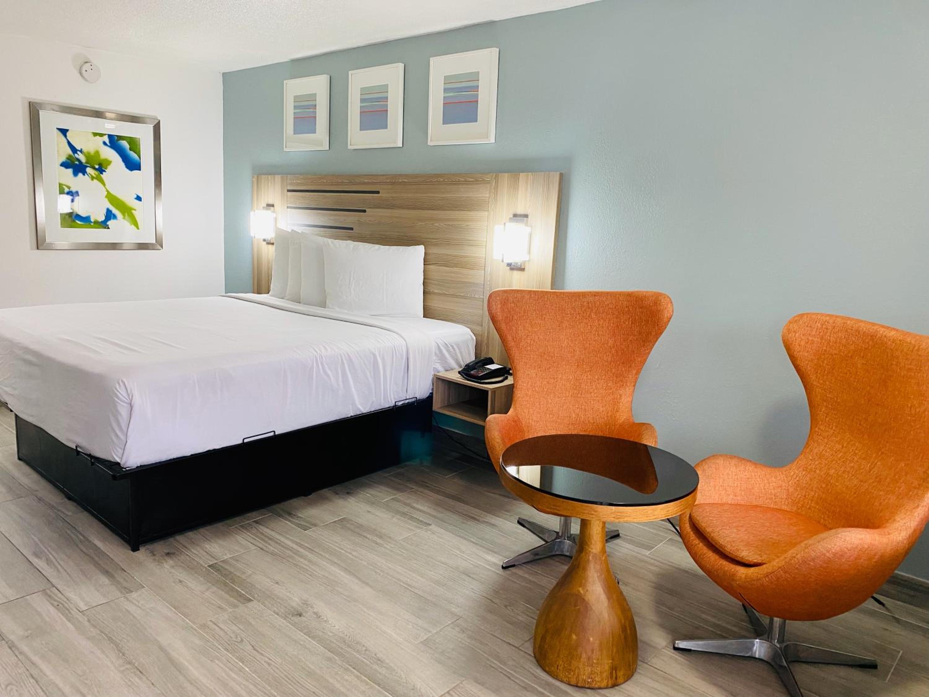 Deluxe King Room - Photo 1