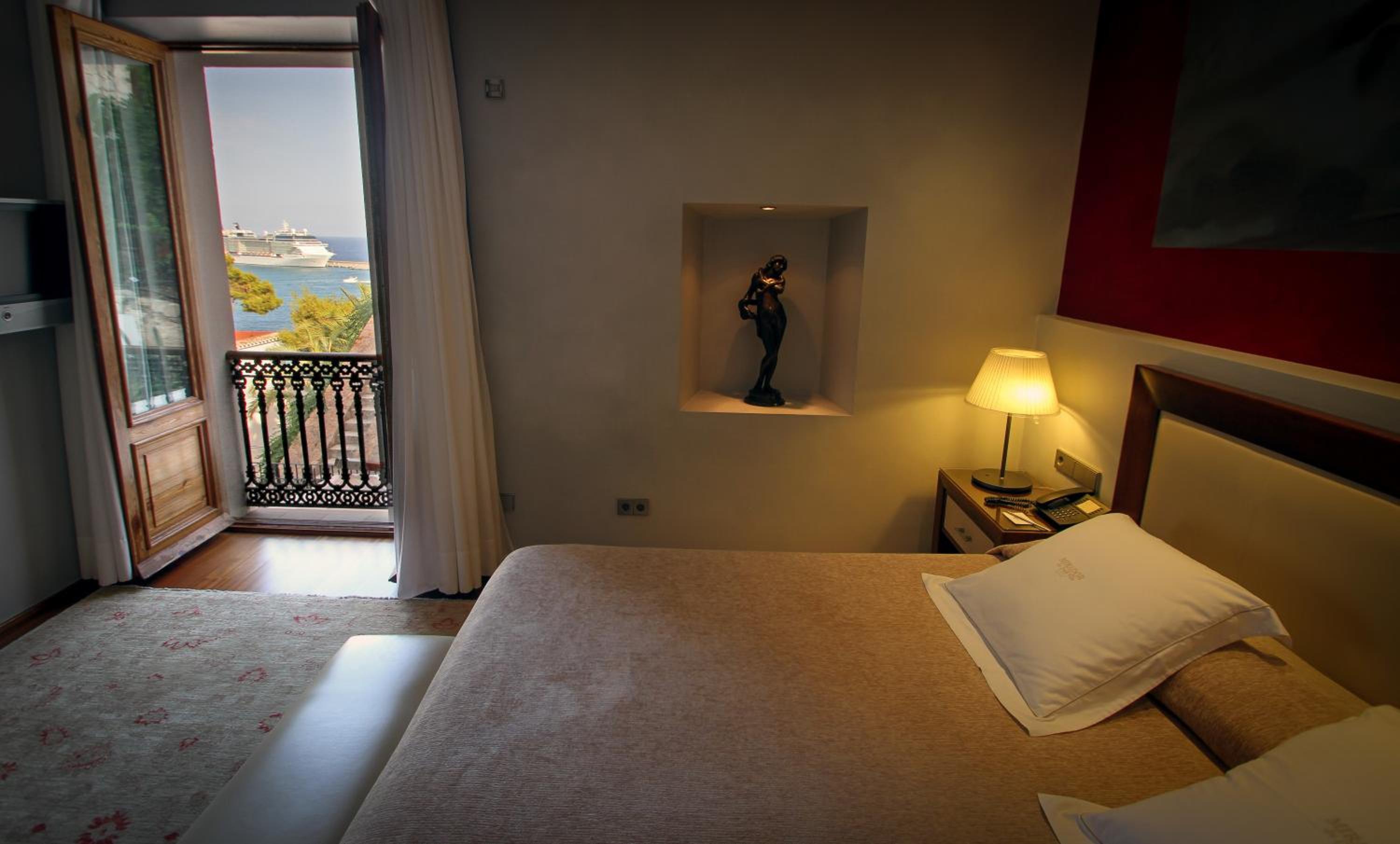Suite - Photo 13