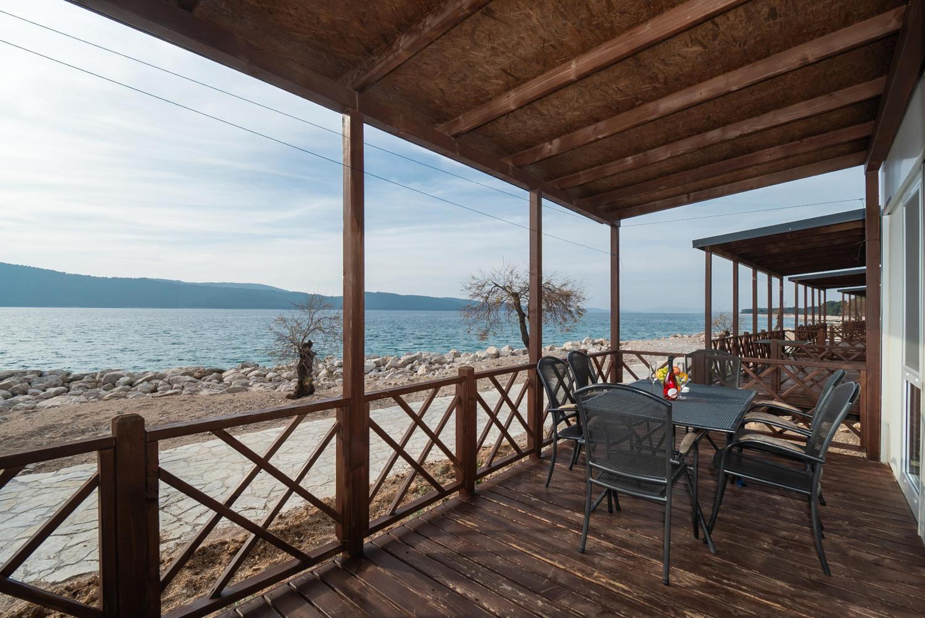 Premium Beach Two-Bedroom Mobile Home with Terrace and Sea View photo 2