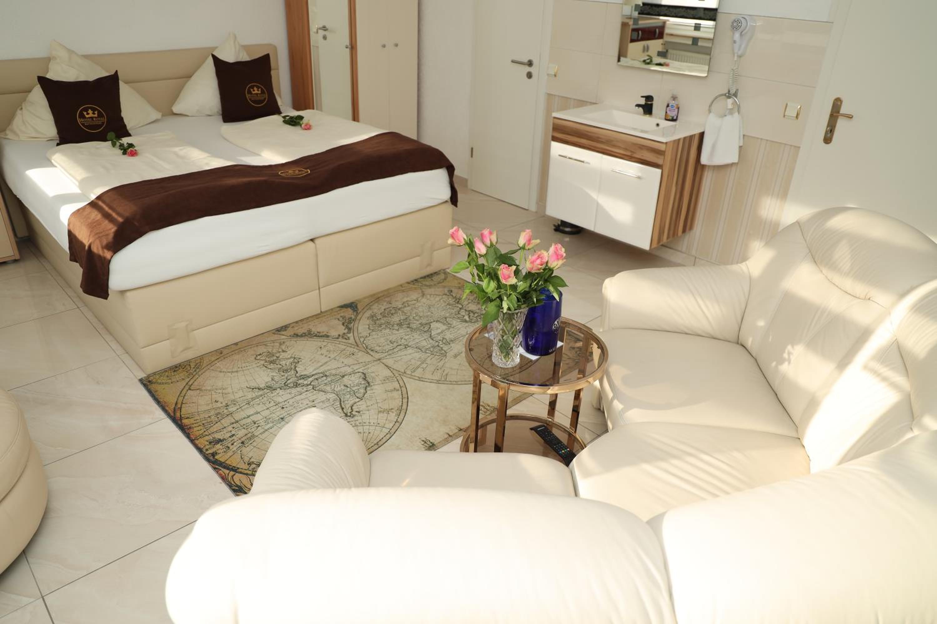 Double Room with Shower - Photo 13