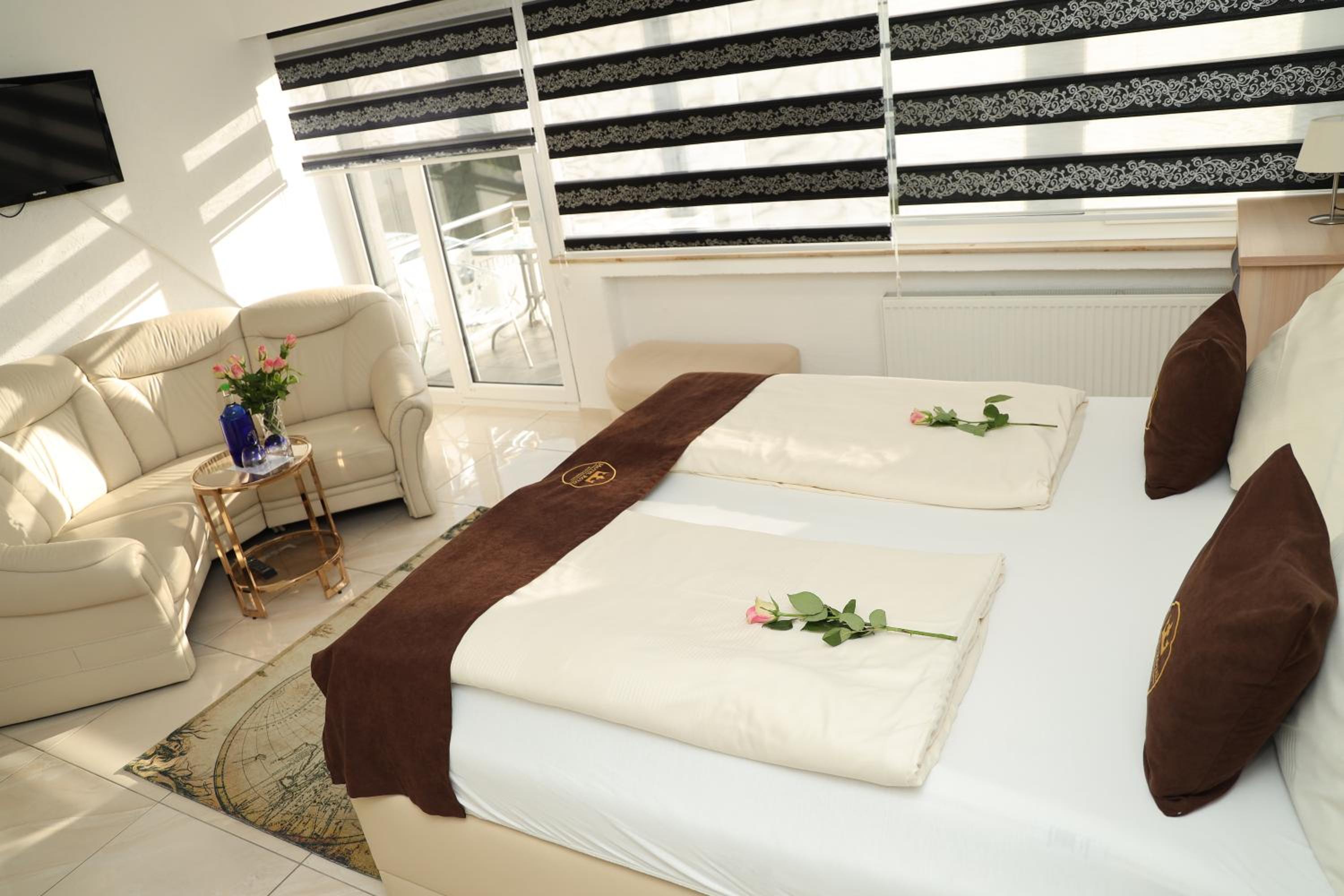 Double Room with Shower - Photo 1