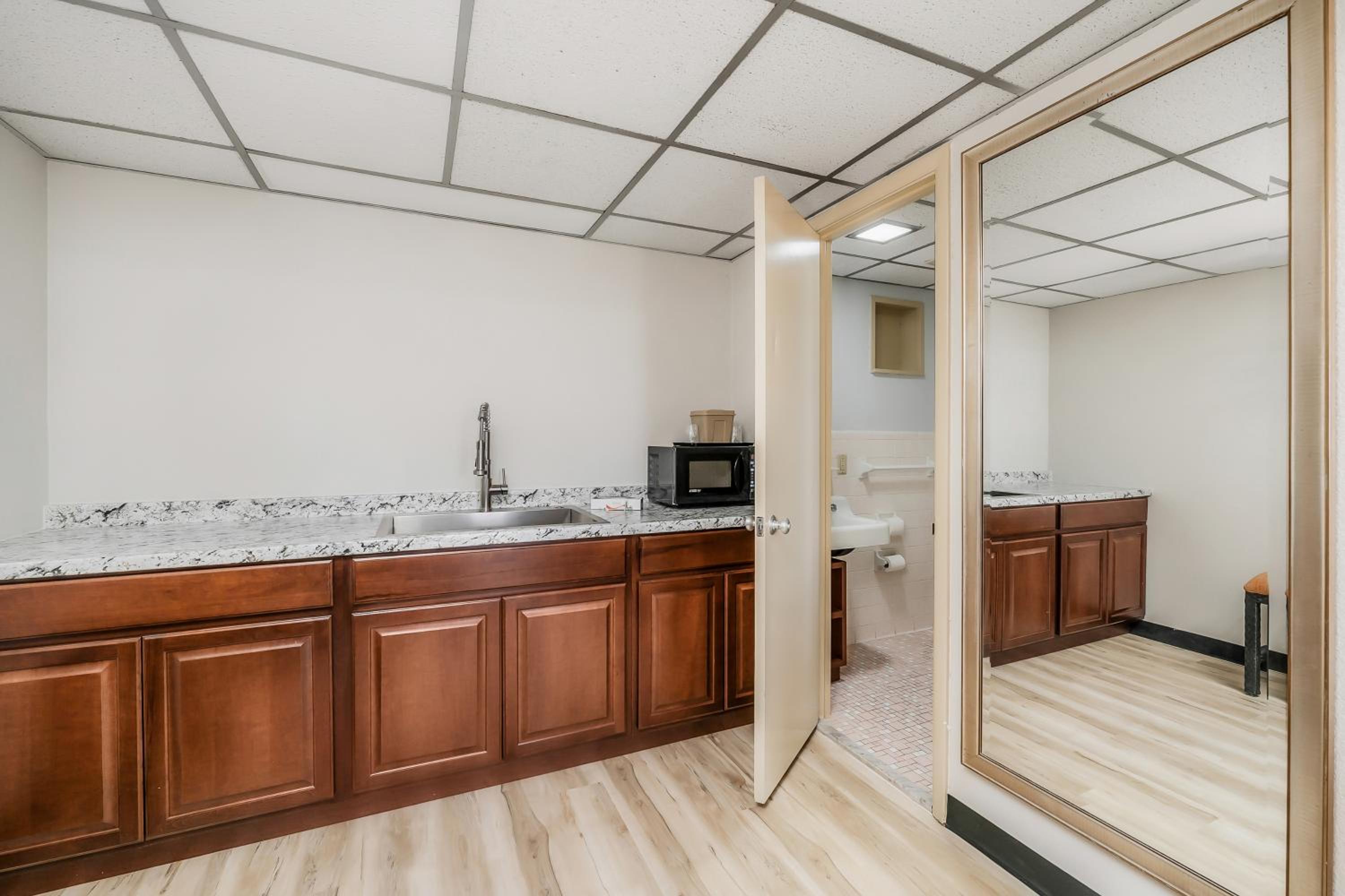 Kitchenette Studio, 1 King Bed, Non Smoking - Photo 6