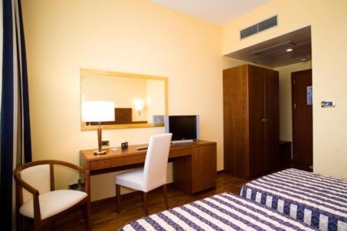 Standard Twin Room - Photo 2