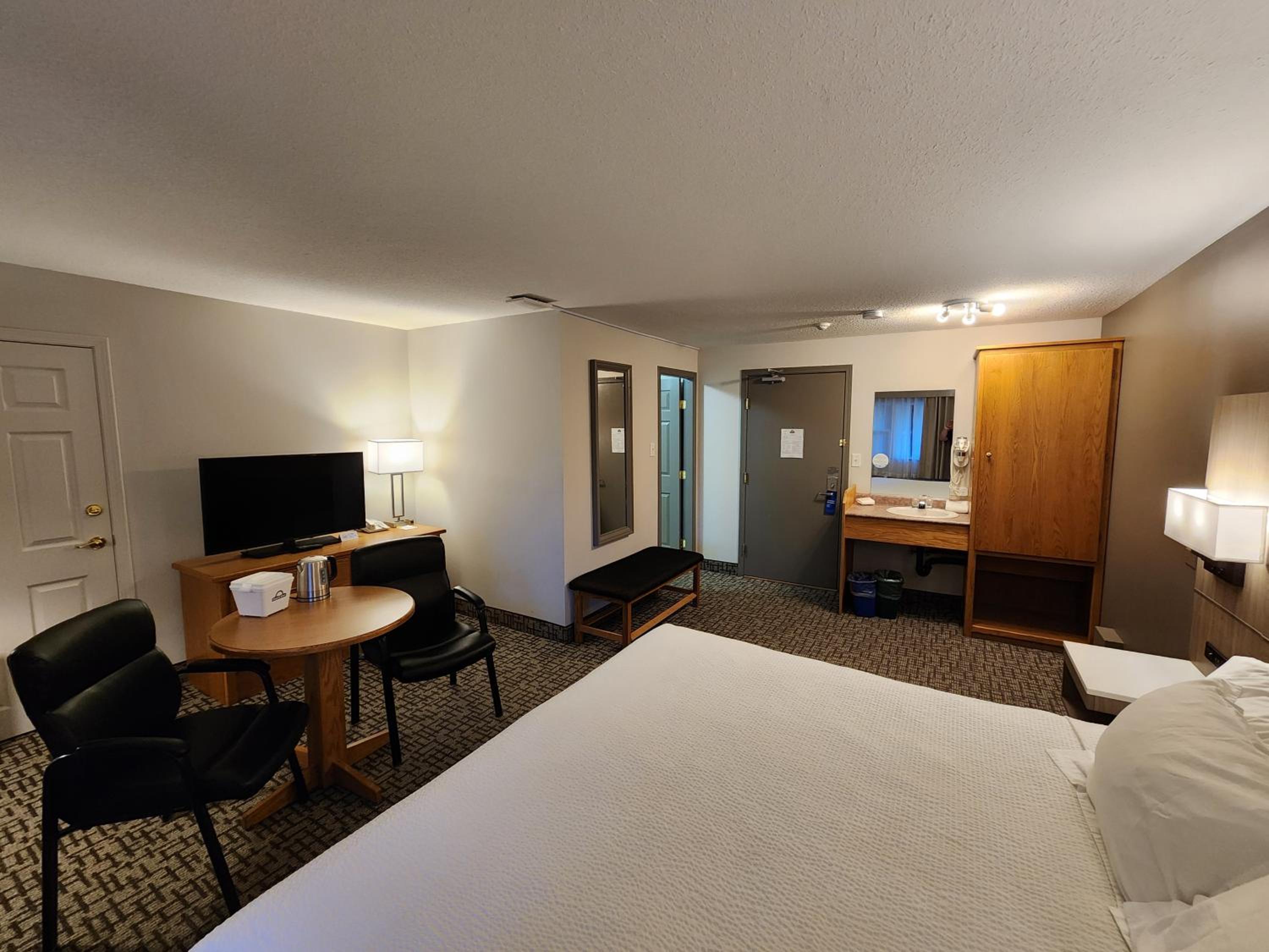 Suite - Photo 2