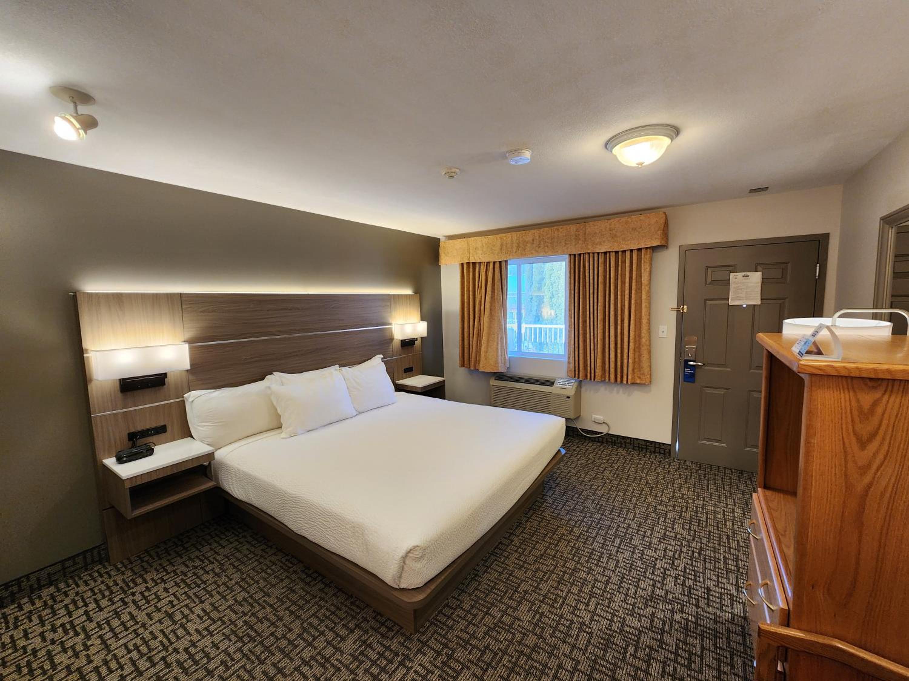 Deluxe King Room - Non-Smoking
