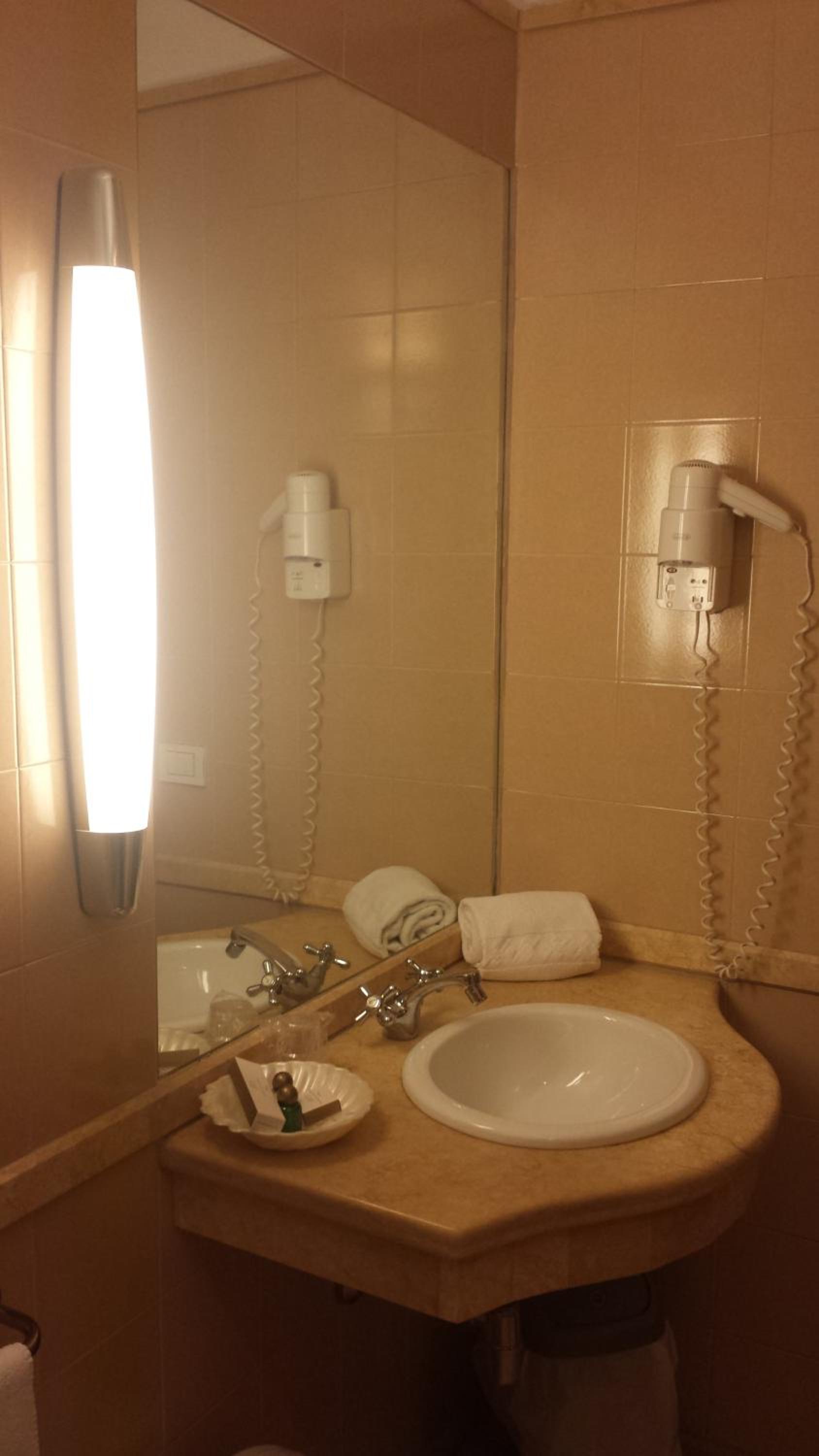 Superior Quadruple Room - Photo 8