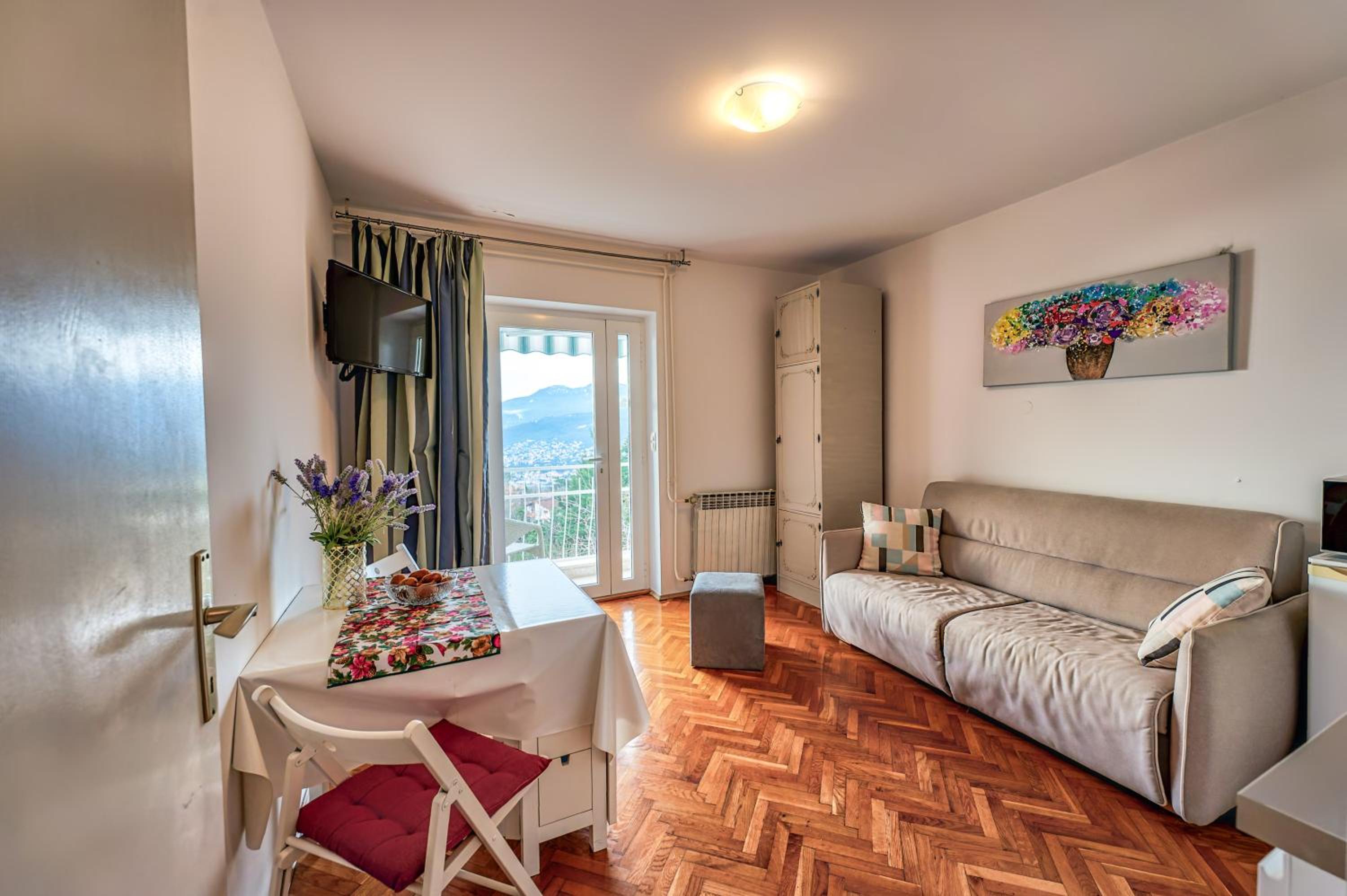 Apartment with Sea View and Terrace with Private Entrance