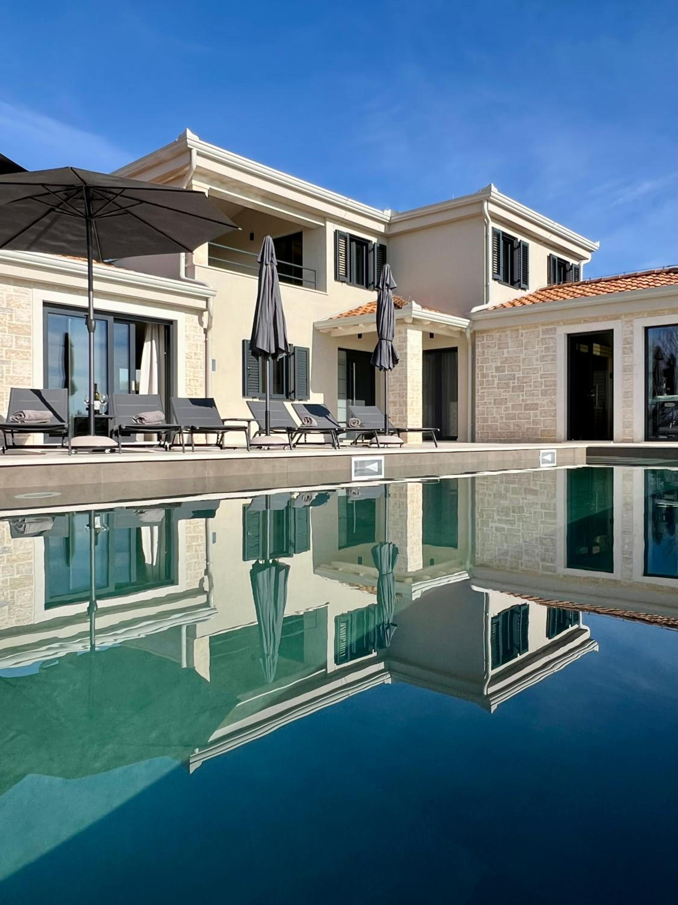 Villa photo 2