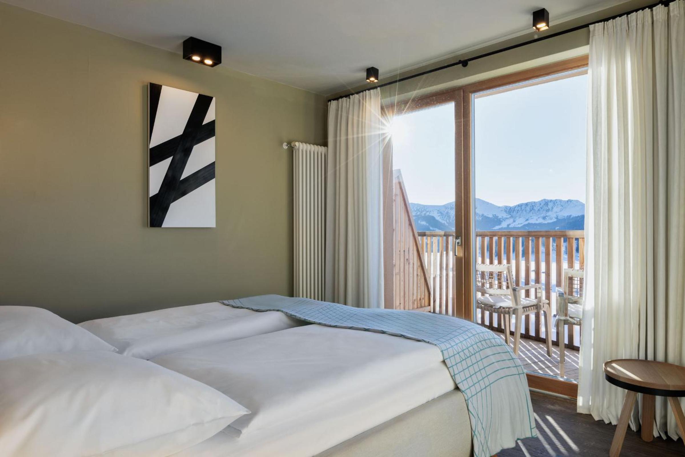 Suite with Balcony and Mountain View
