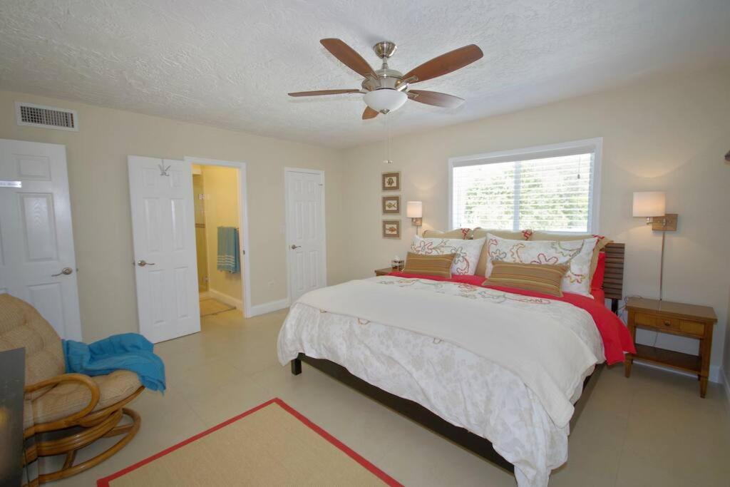 Five-Bedroom House photo 1