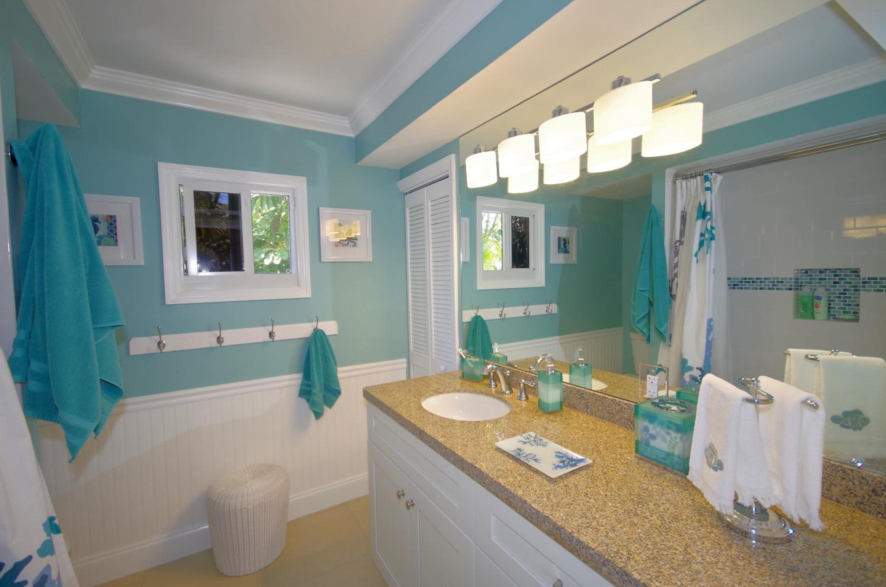Five-Bedroom House photo 2