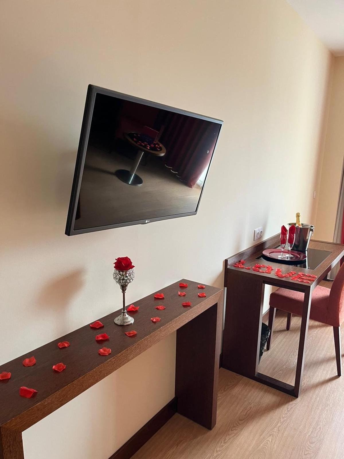 Double Room - Photo 7