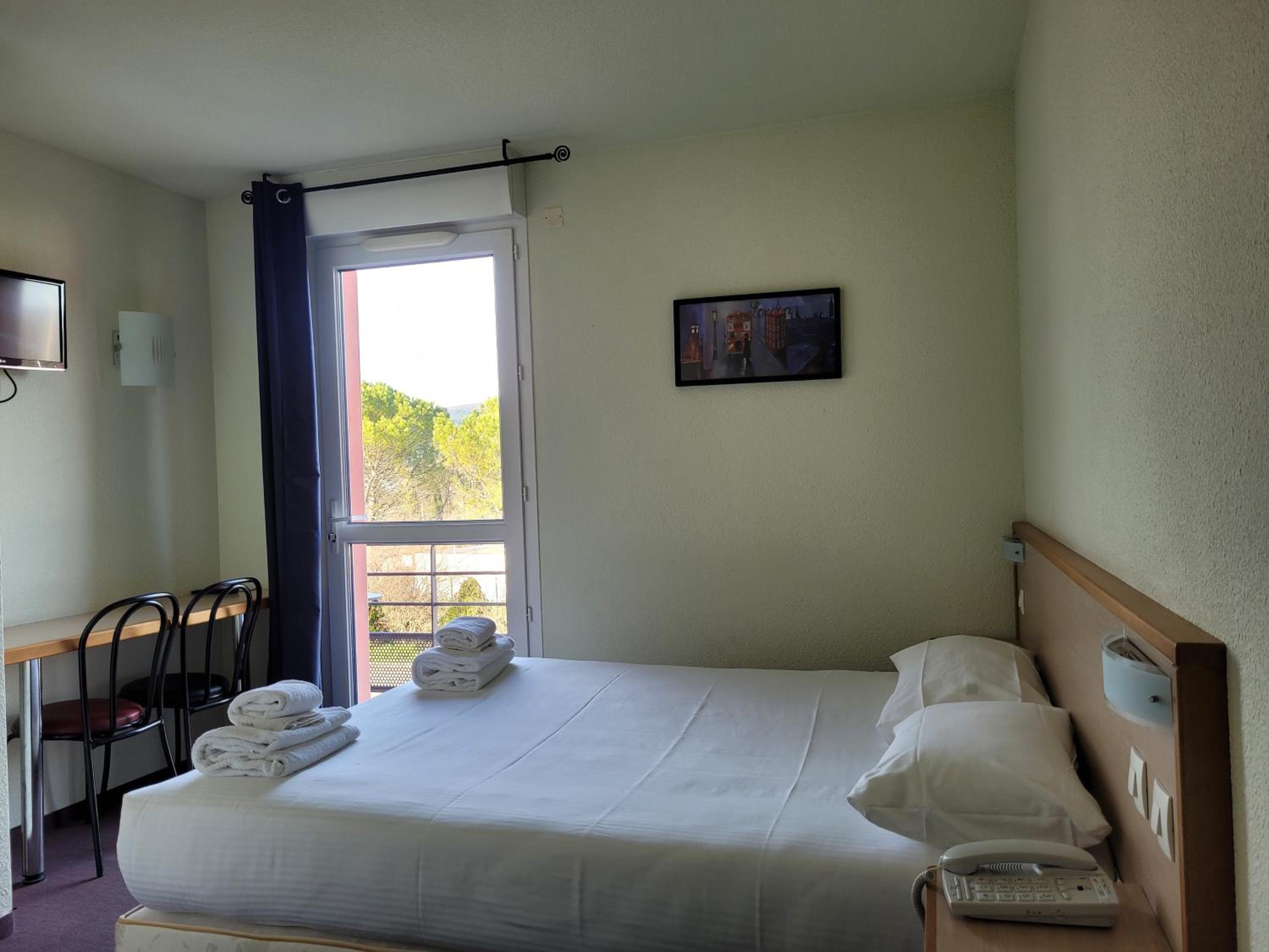 Standard Single Room with Balcony- Annex building (prohibited animals)