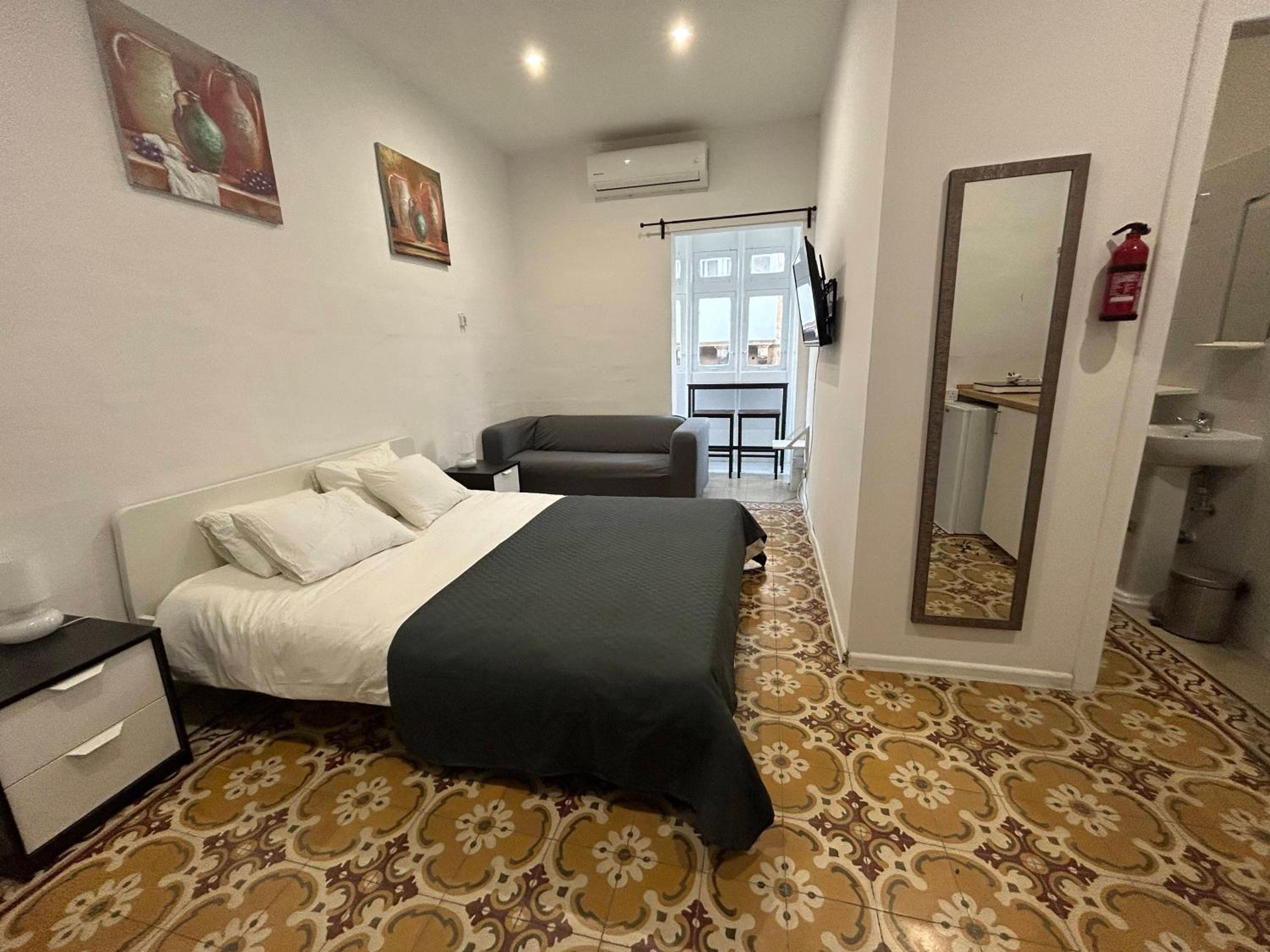 Studio Apartment photo 2