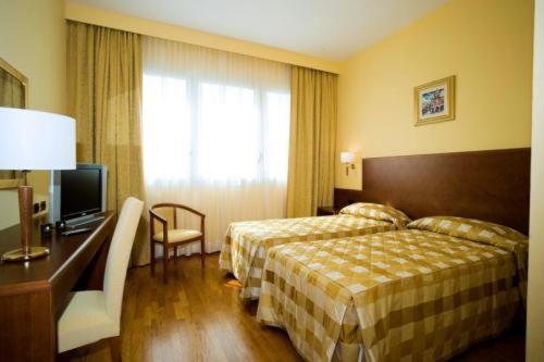 Standard Twin Room - Photo 3