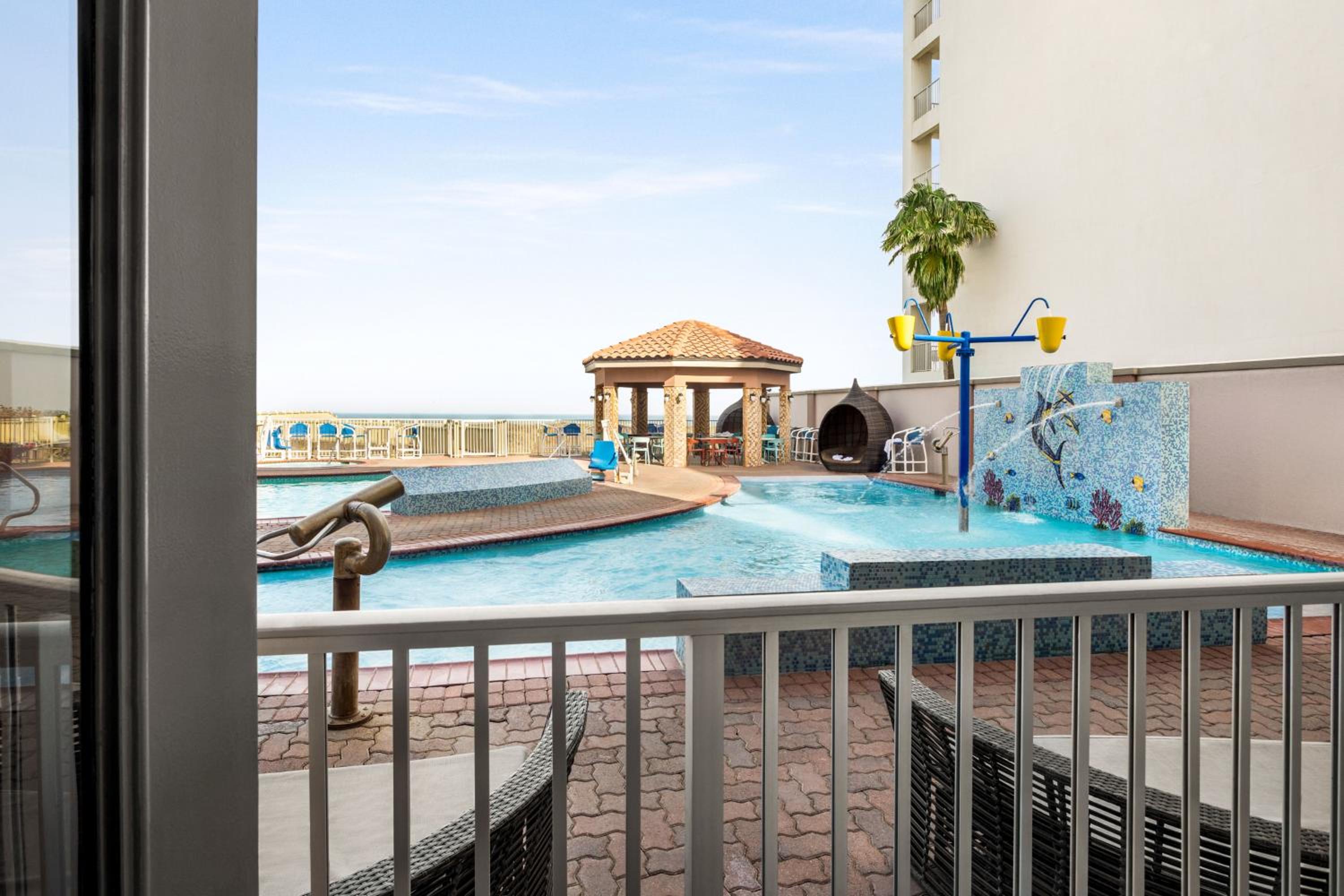 Double Room with Pool View photo 3