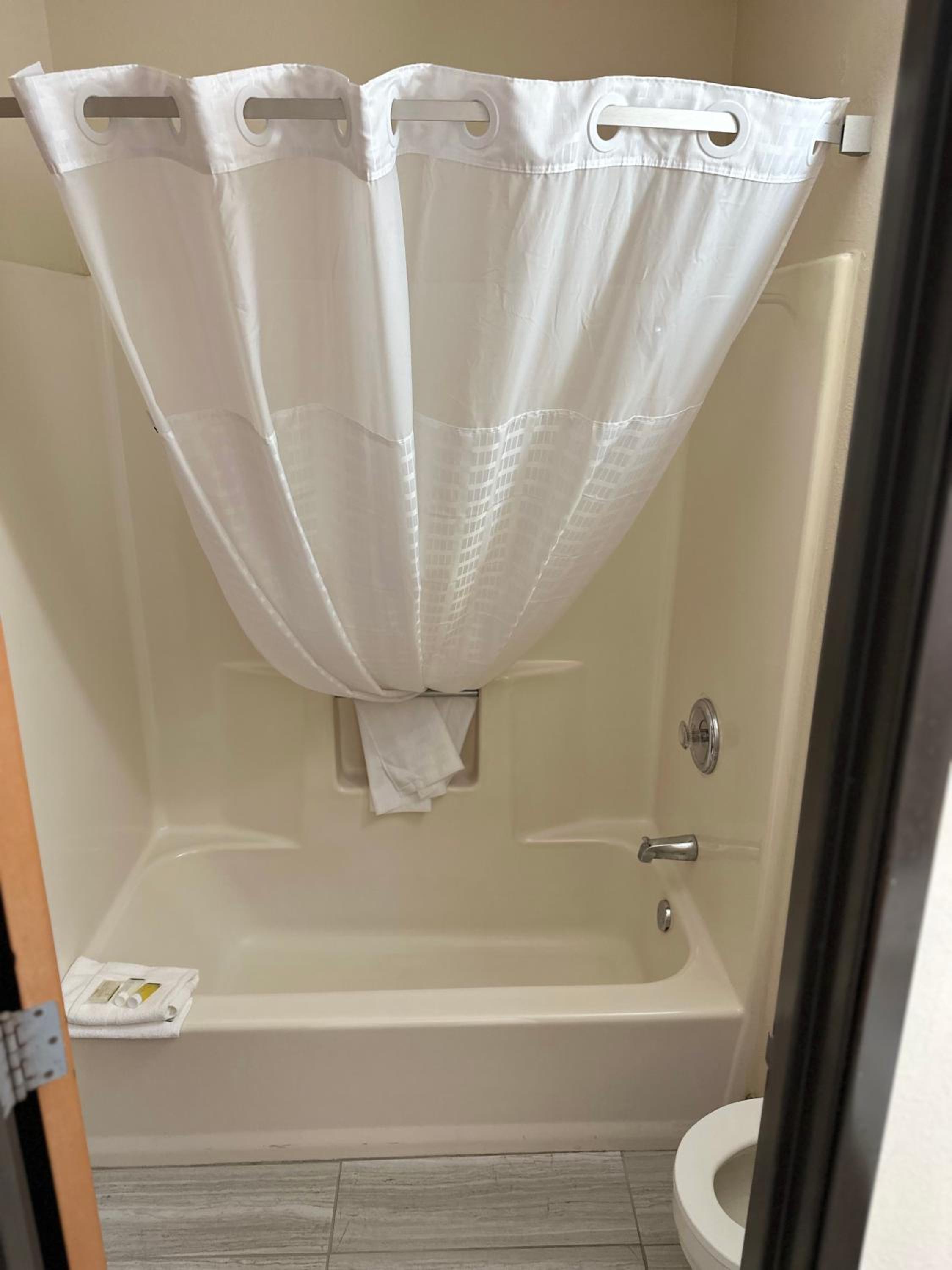 Queen Room - Disability Access/Non-Smoking - Photo 4