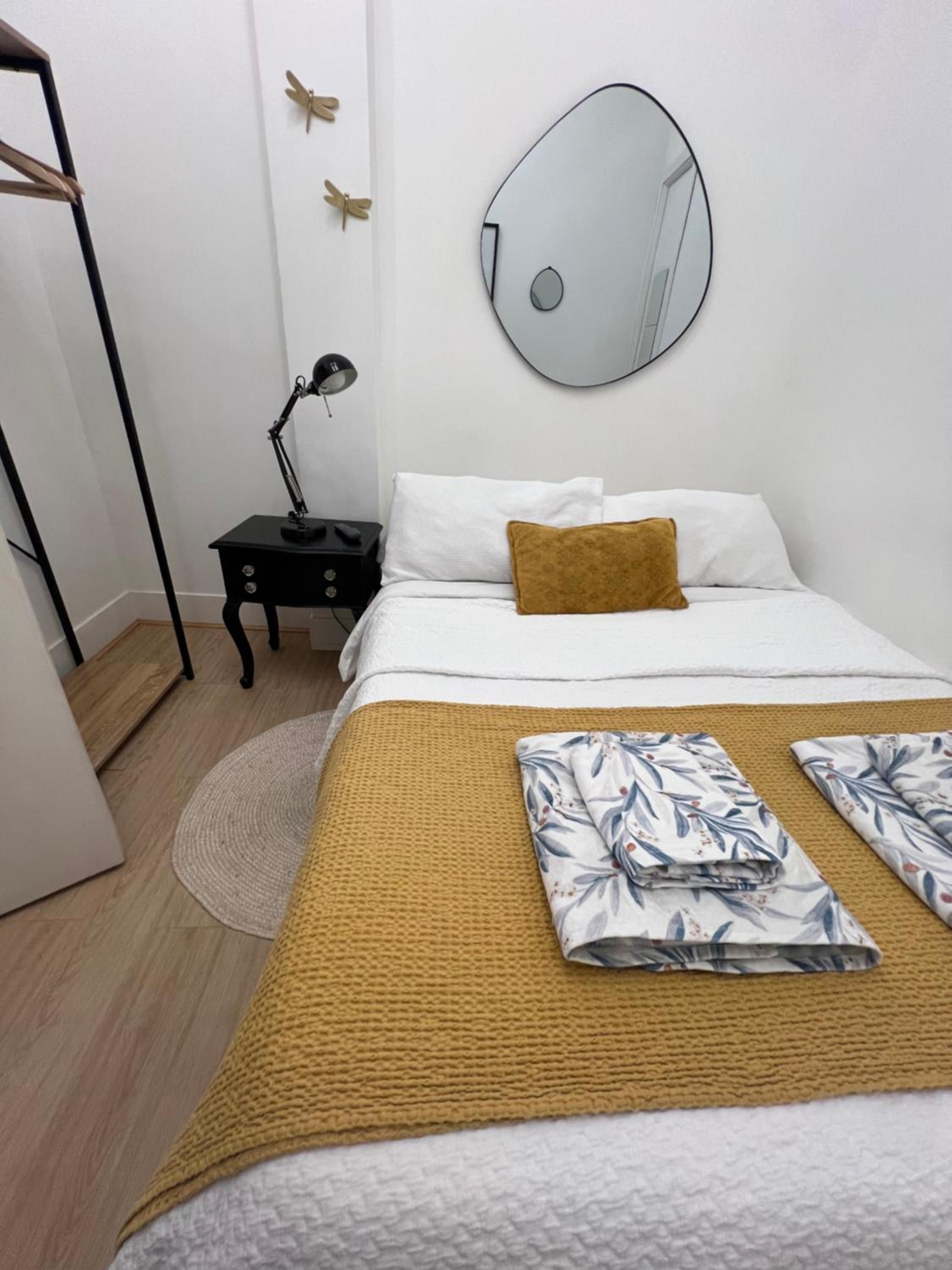 Single Room with Private Bathroom photo 2