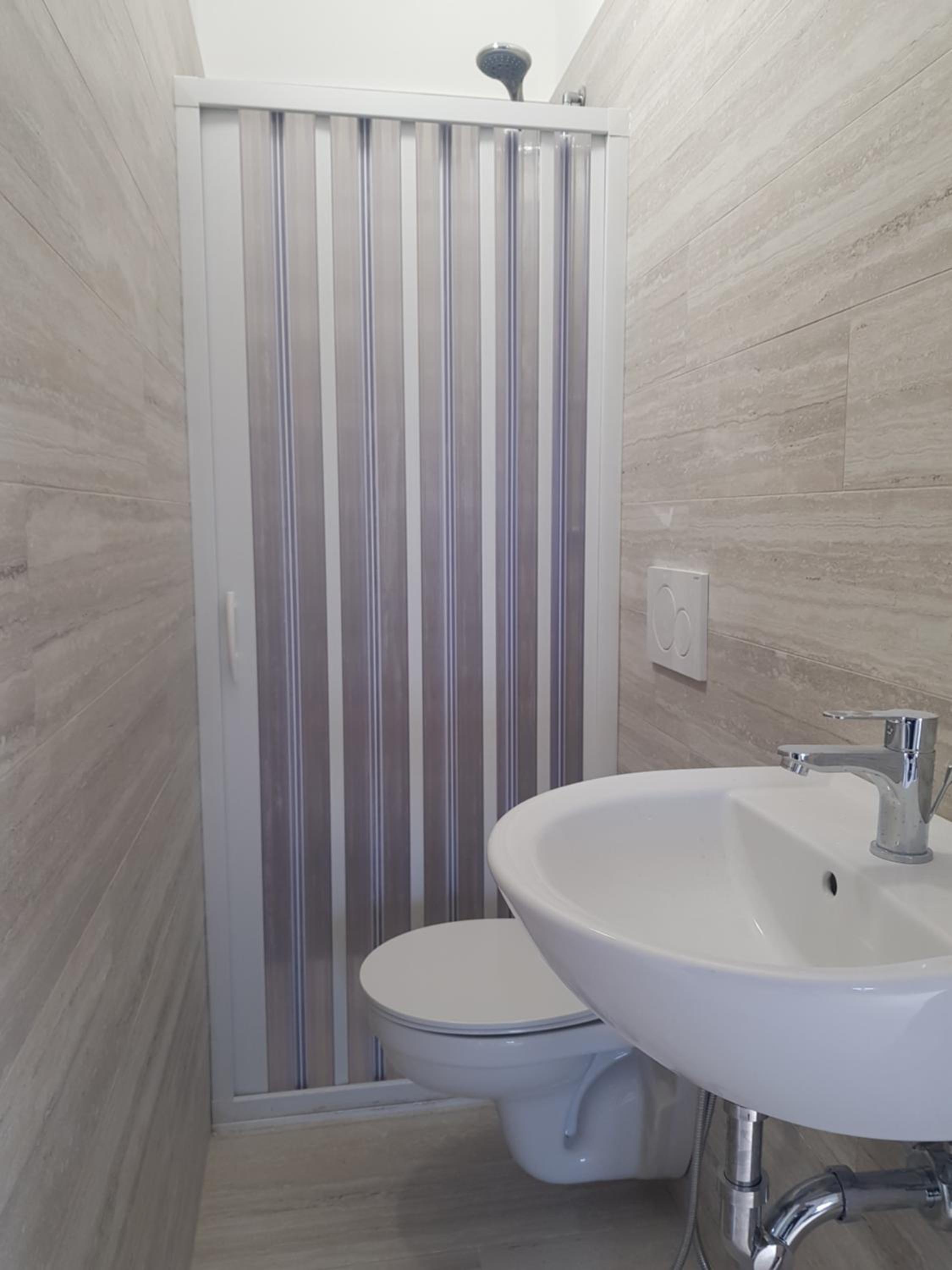 Double Room with Private Bathroom - Photo 2