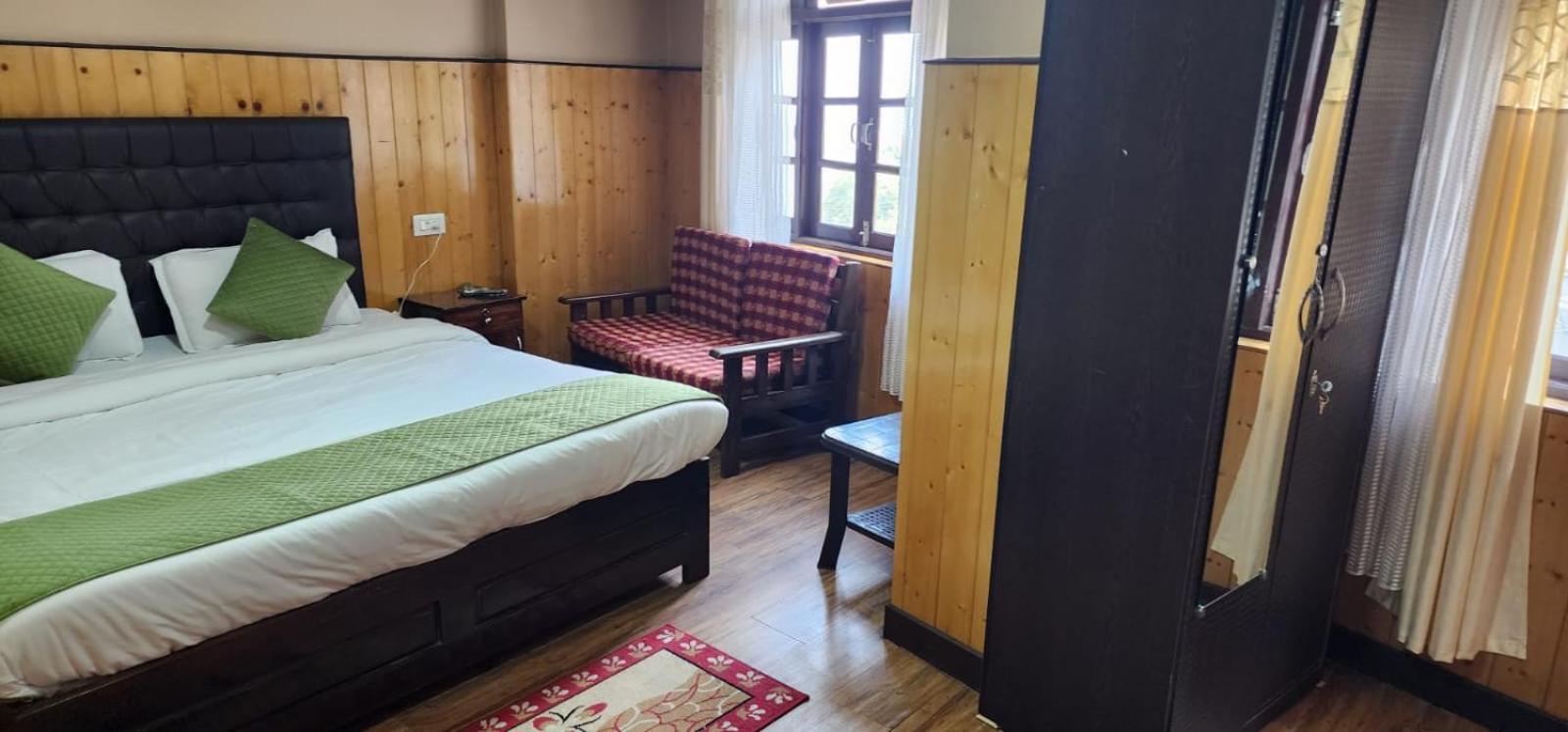Deluxe Double Room (2 Adults + 1 Child) photo 1