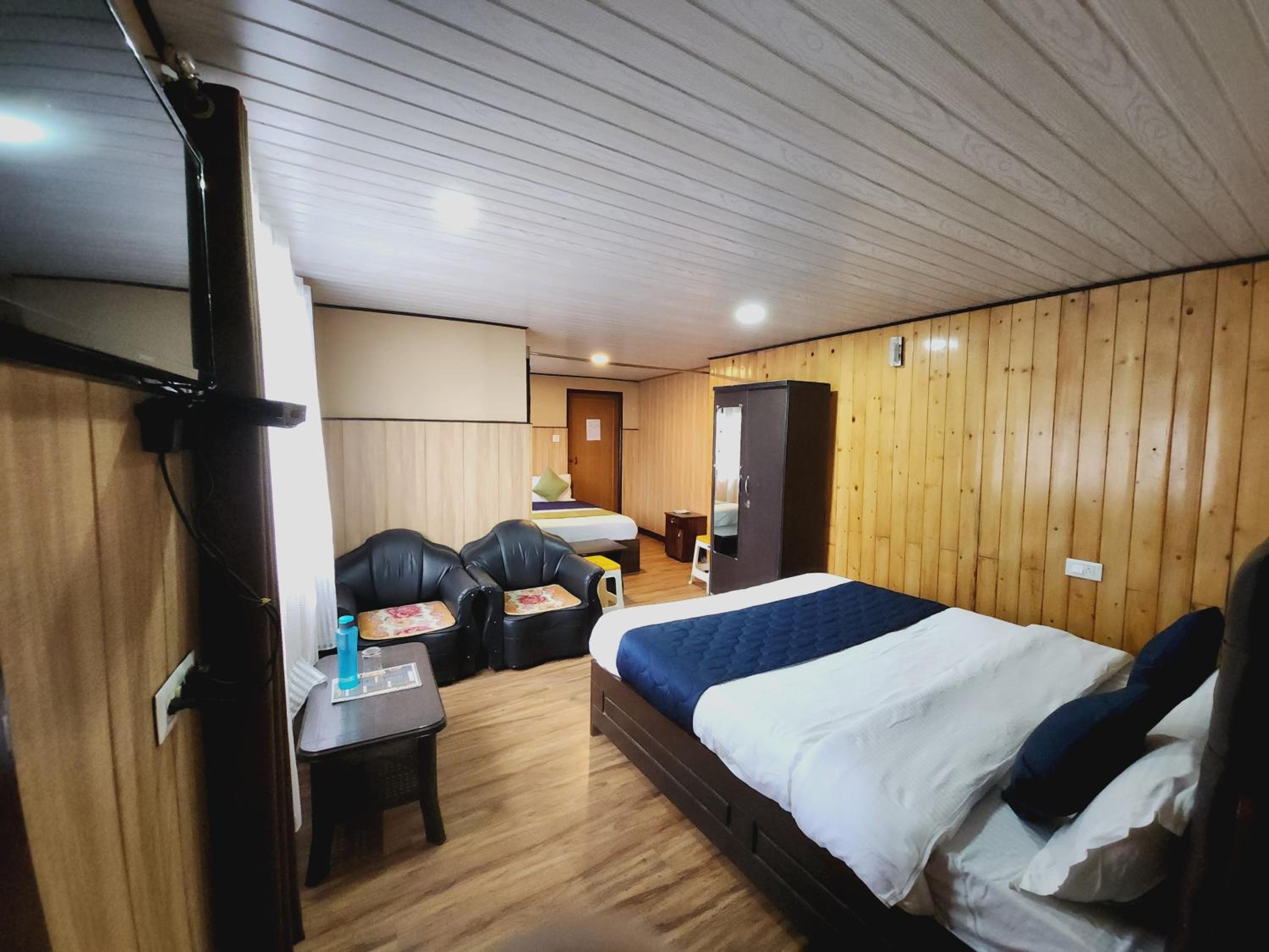 Quadruple Room with Mountain View photo 2
