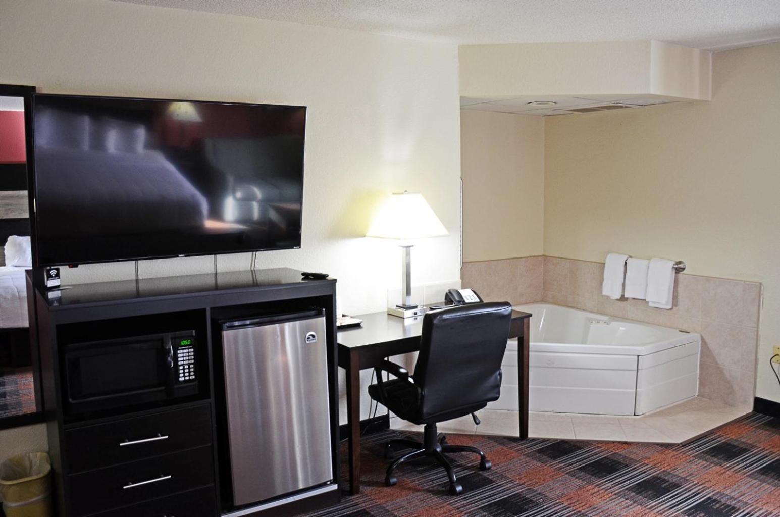 One-Bedroom King Suite - Non-Smoking - Photo 3
