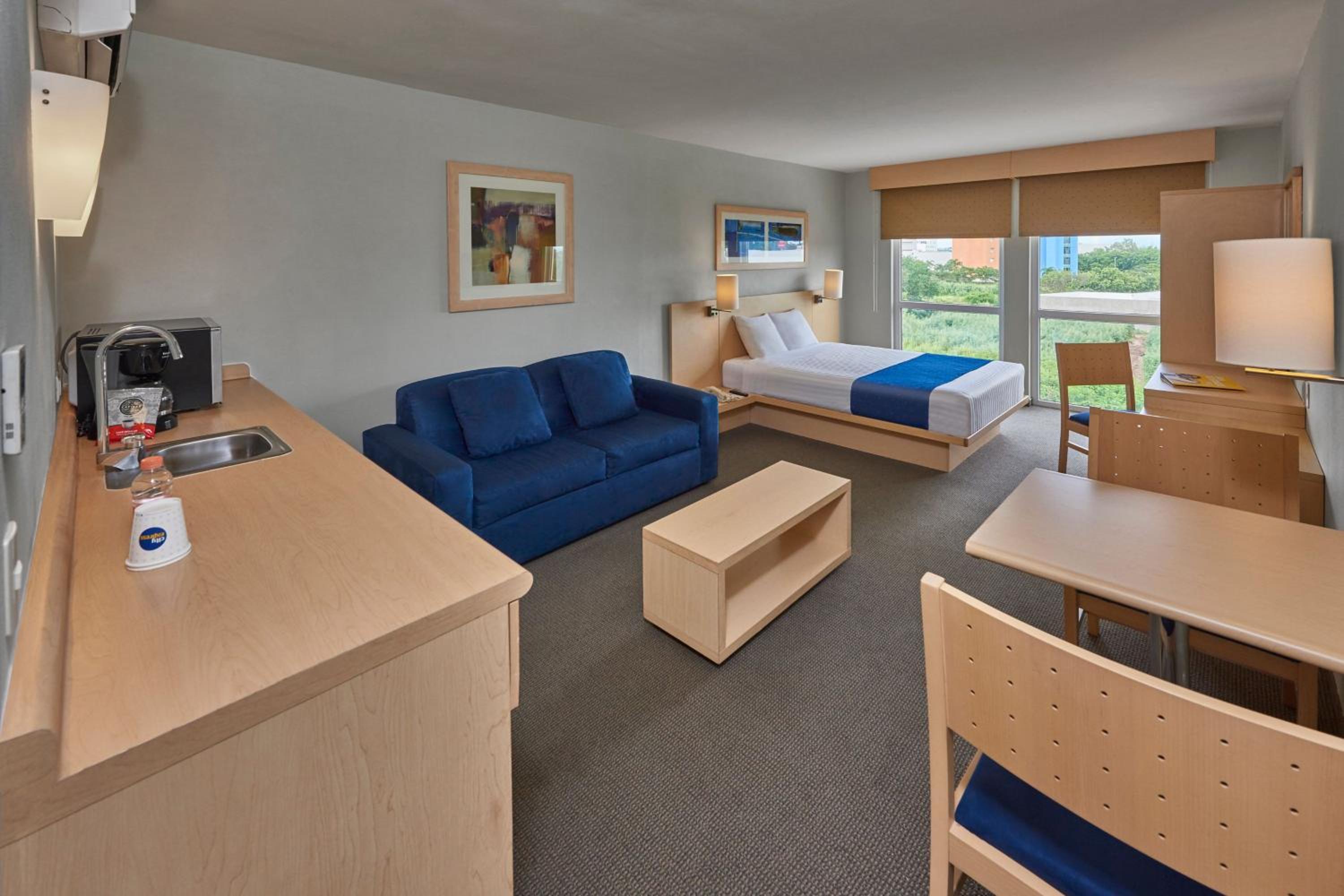 Queen Suite with Sofa Bed - Photo 9