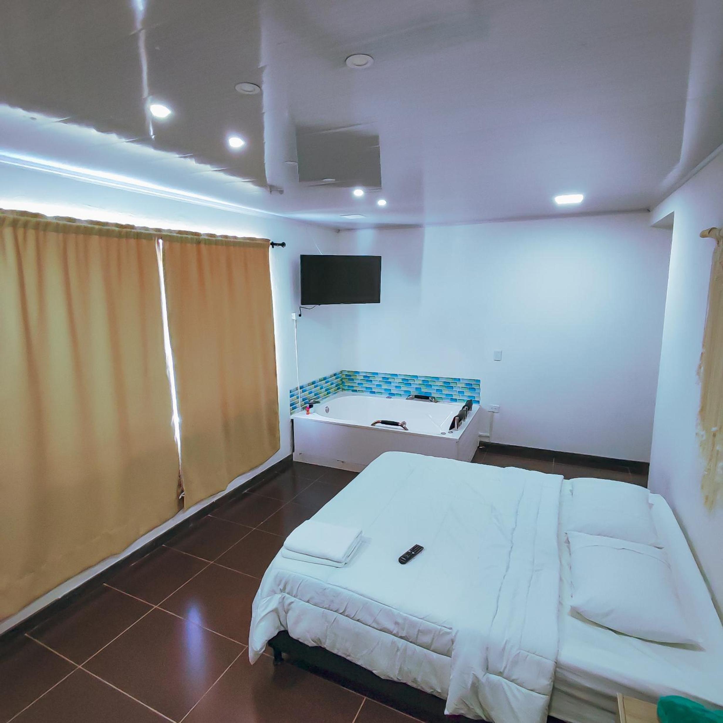Deluxe Double Room with Bath photo 2