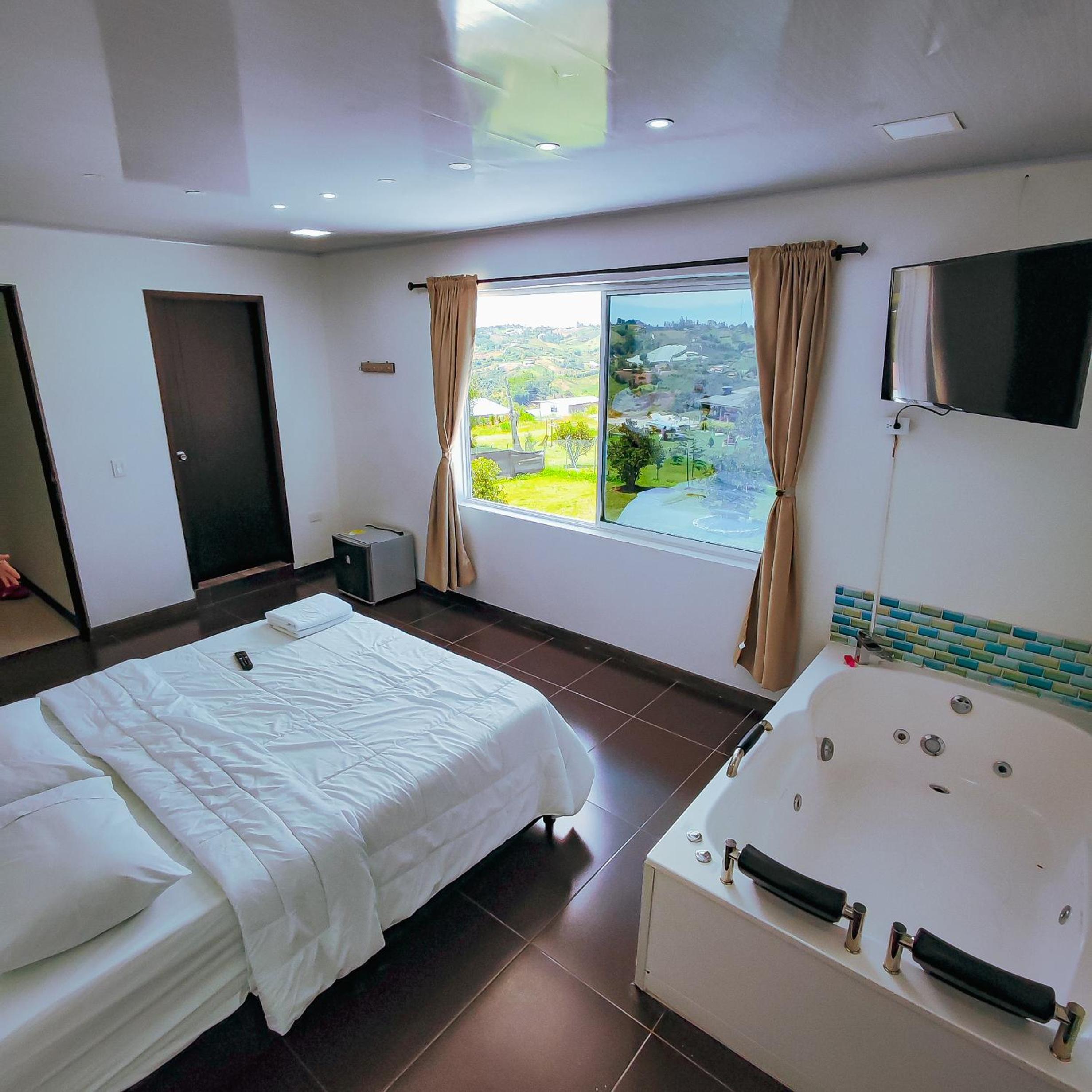 Deluxe Double Room with Bath photo 3