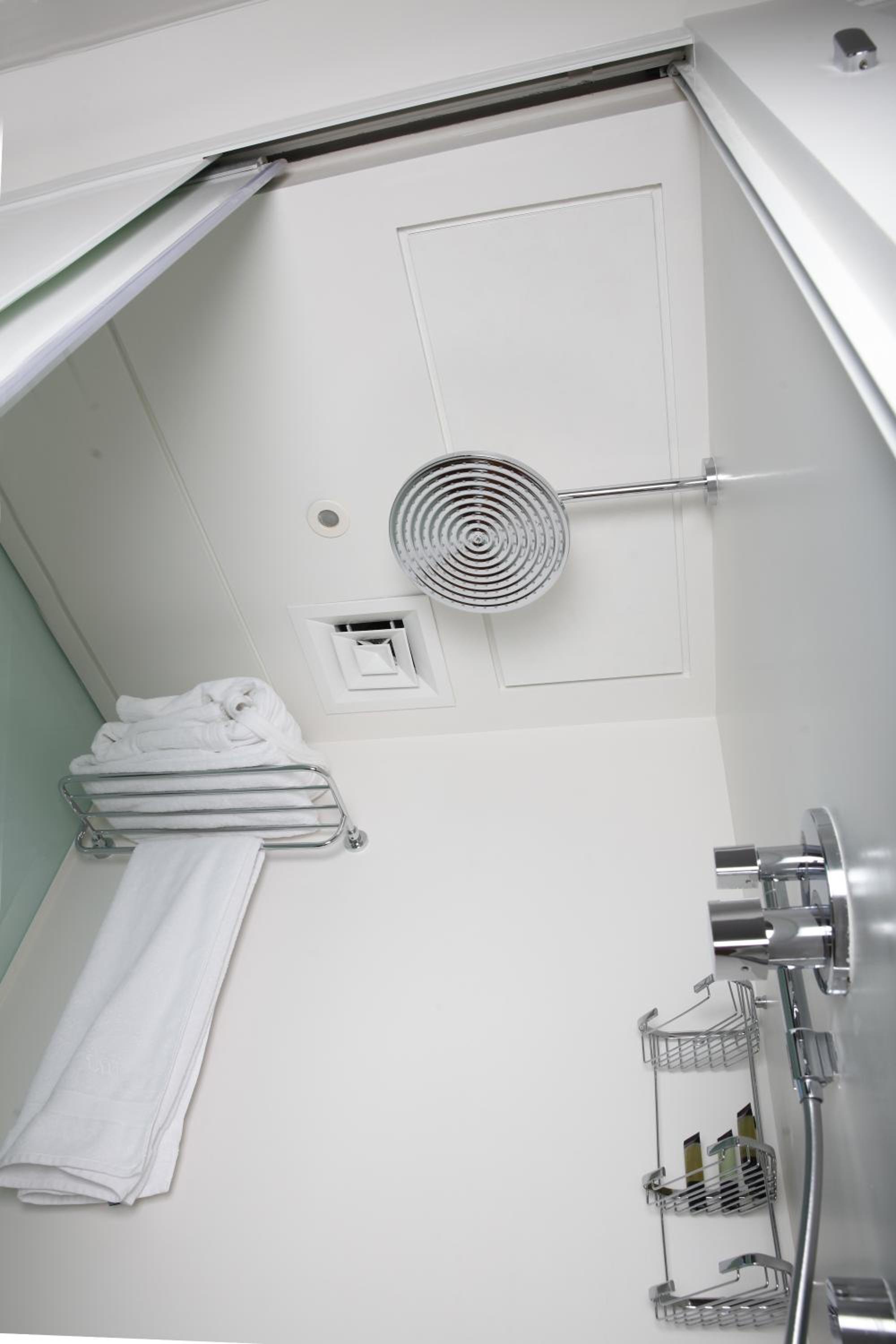 Deluxe Double Room with City View photo 3