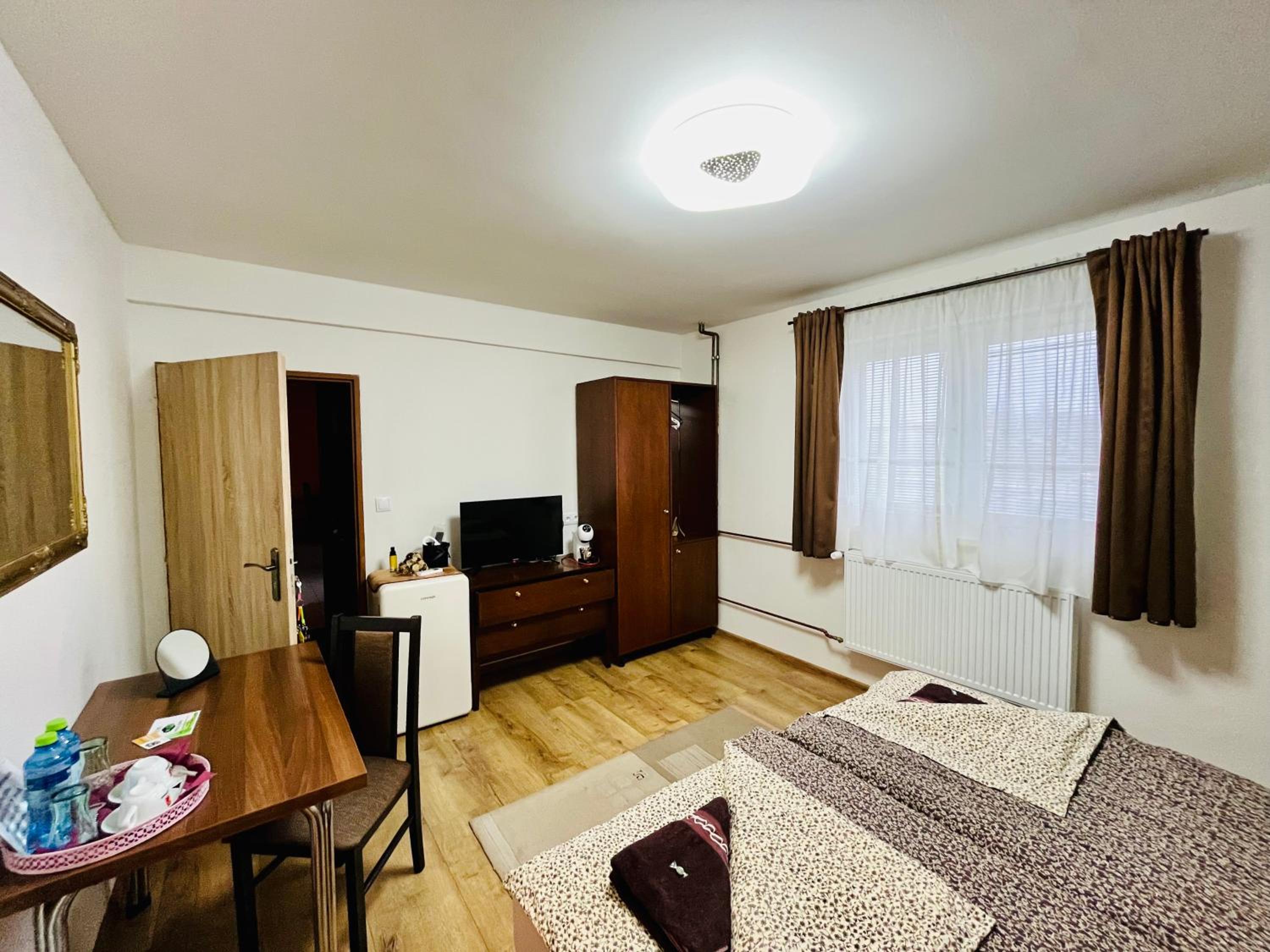 Standard King Room - Photo 3