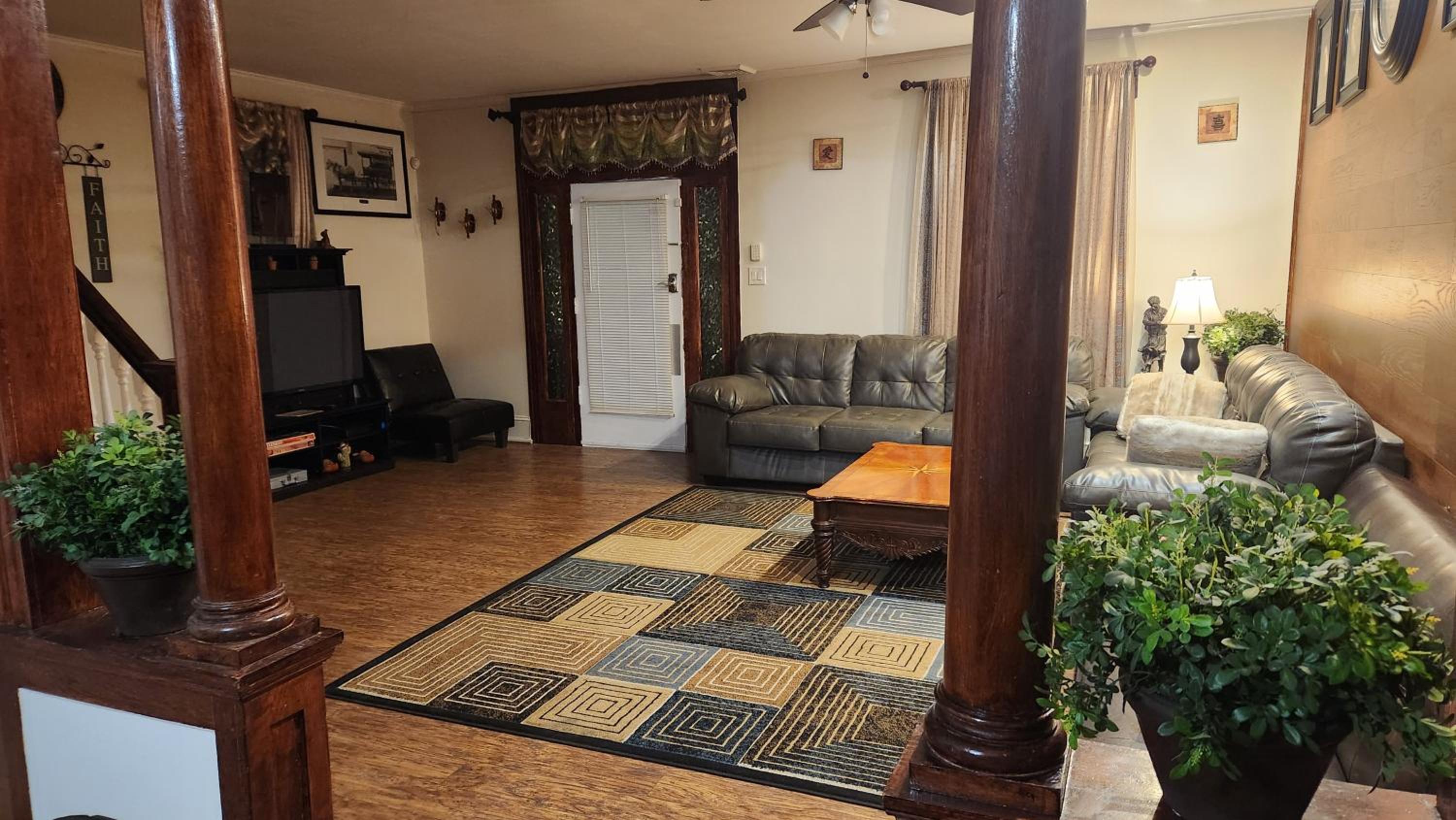 Four-Bedroom House photo 2