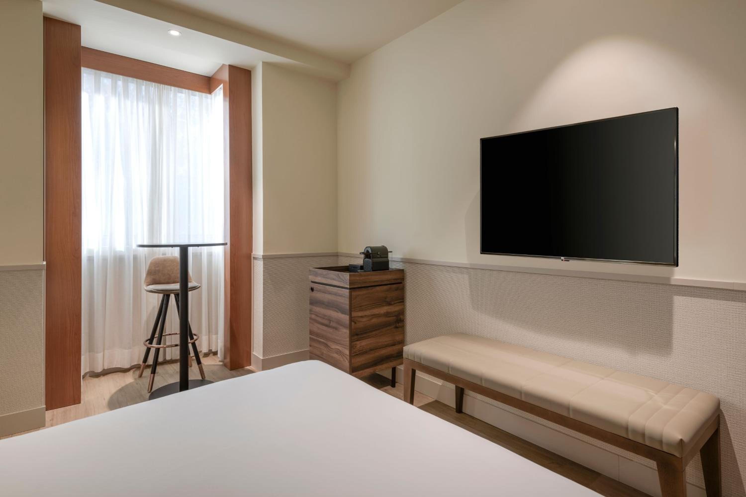 Standard, Guest room, 1 Queen thumbnail 6