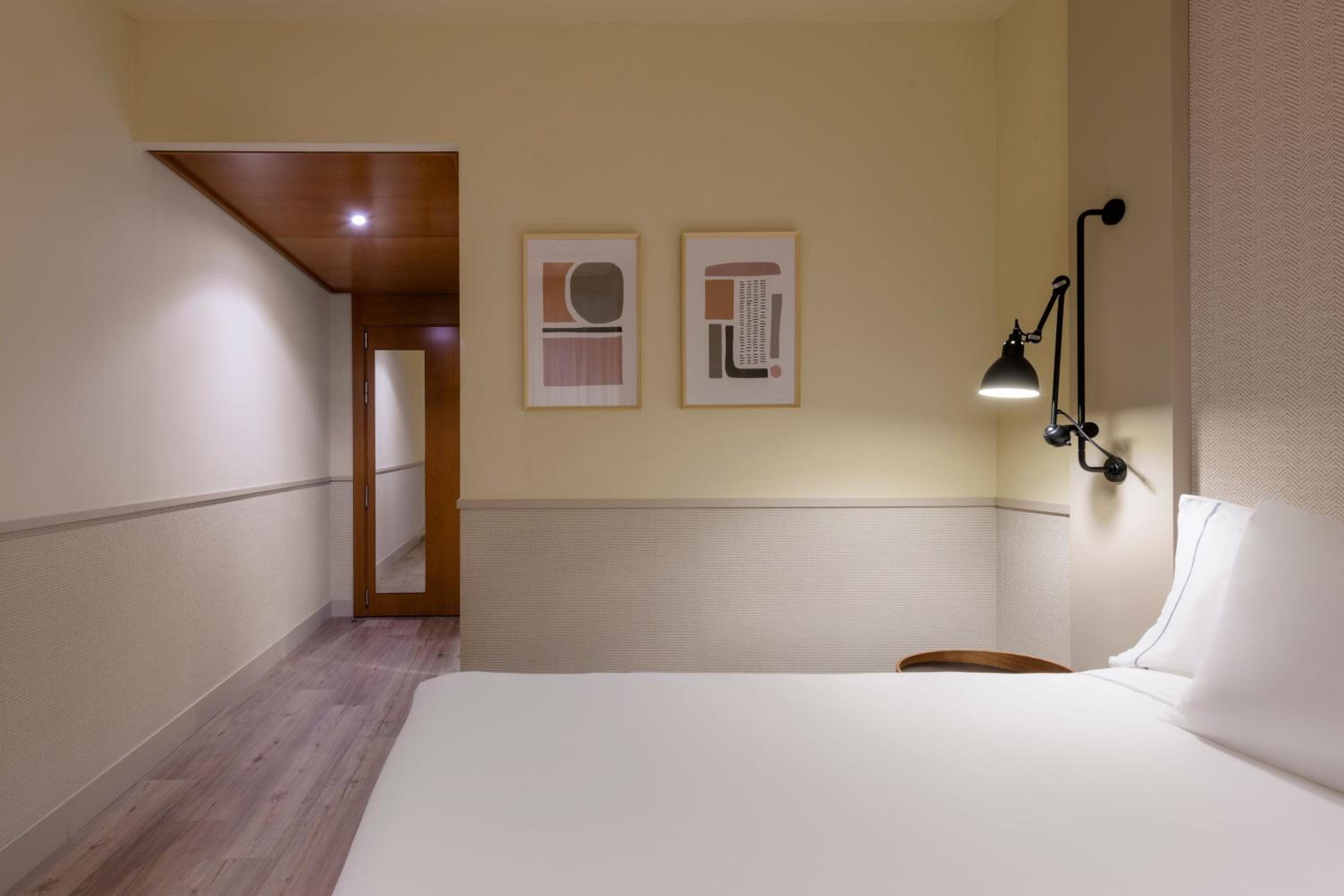 Standard, Guest room, 1 Queen - Photo 11