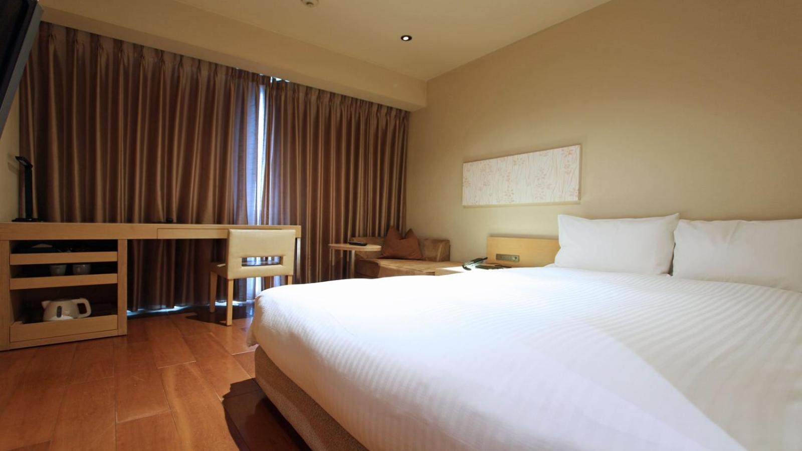 Standard Double Room - Non-Smoking - Photo 18