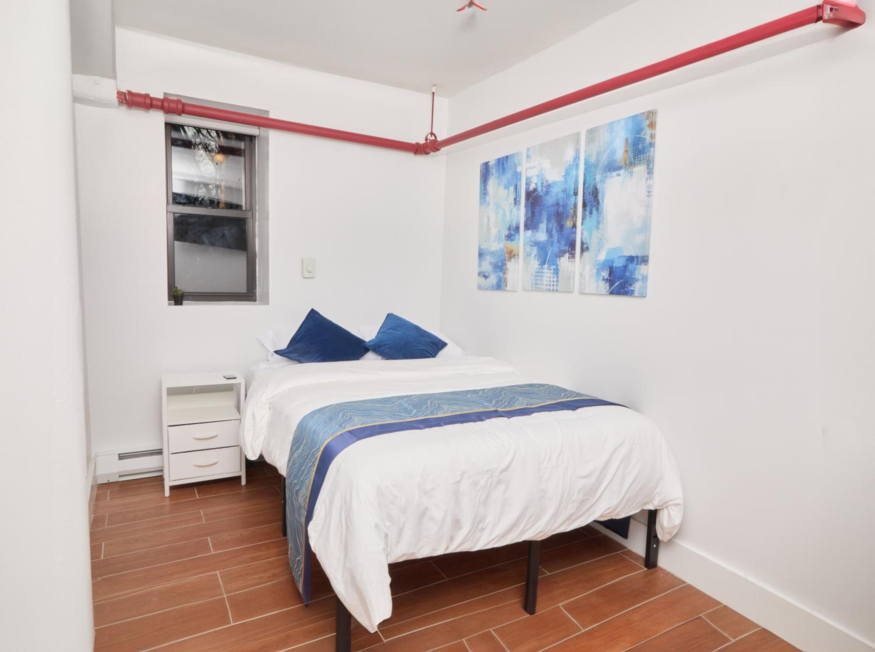 Double Room with Shared Bathroom photo 2