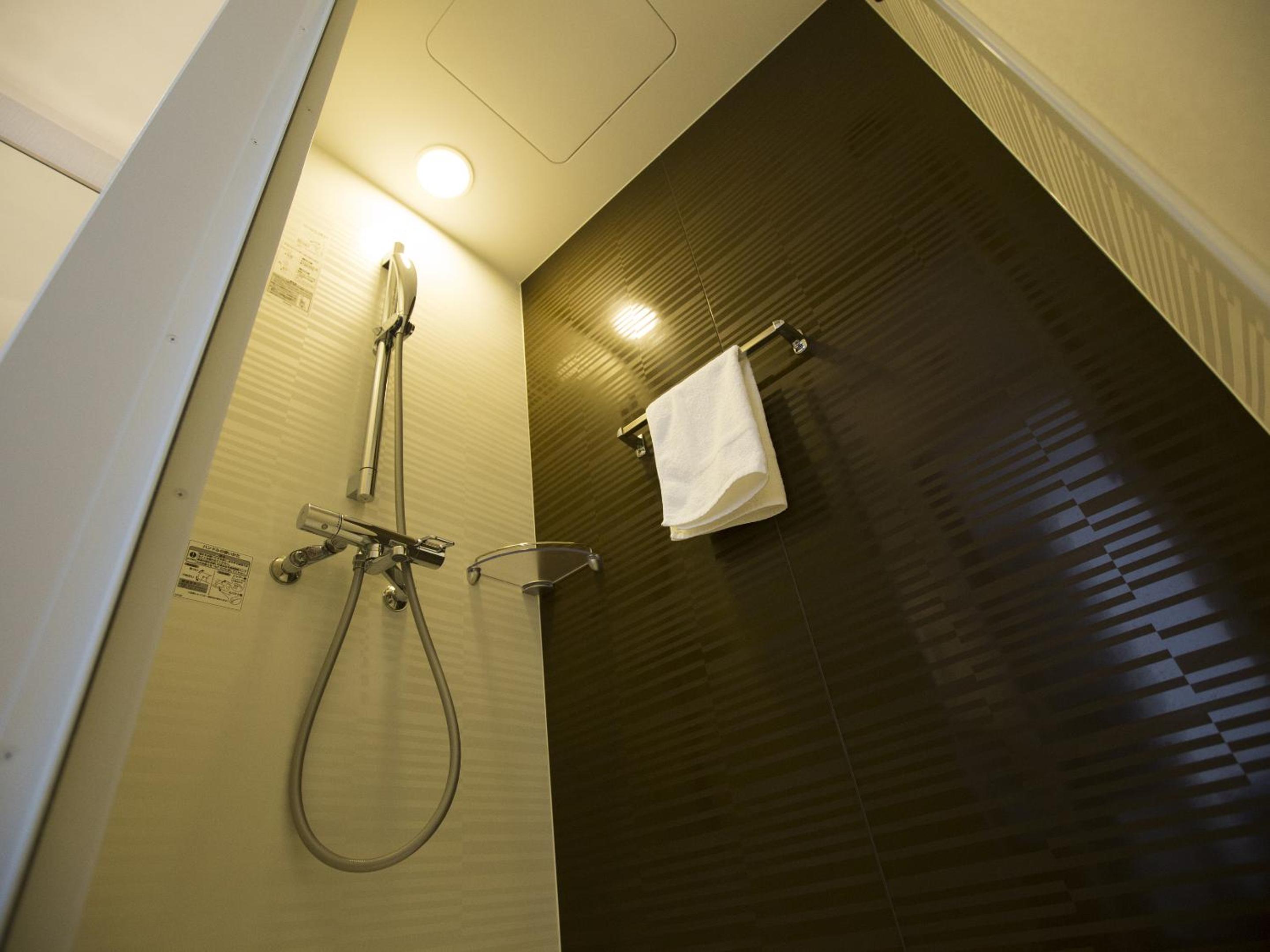 Triple Room with Two Single Beds, One Extra Bed and Sea View photo 2