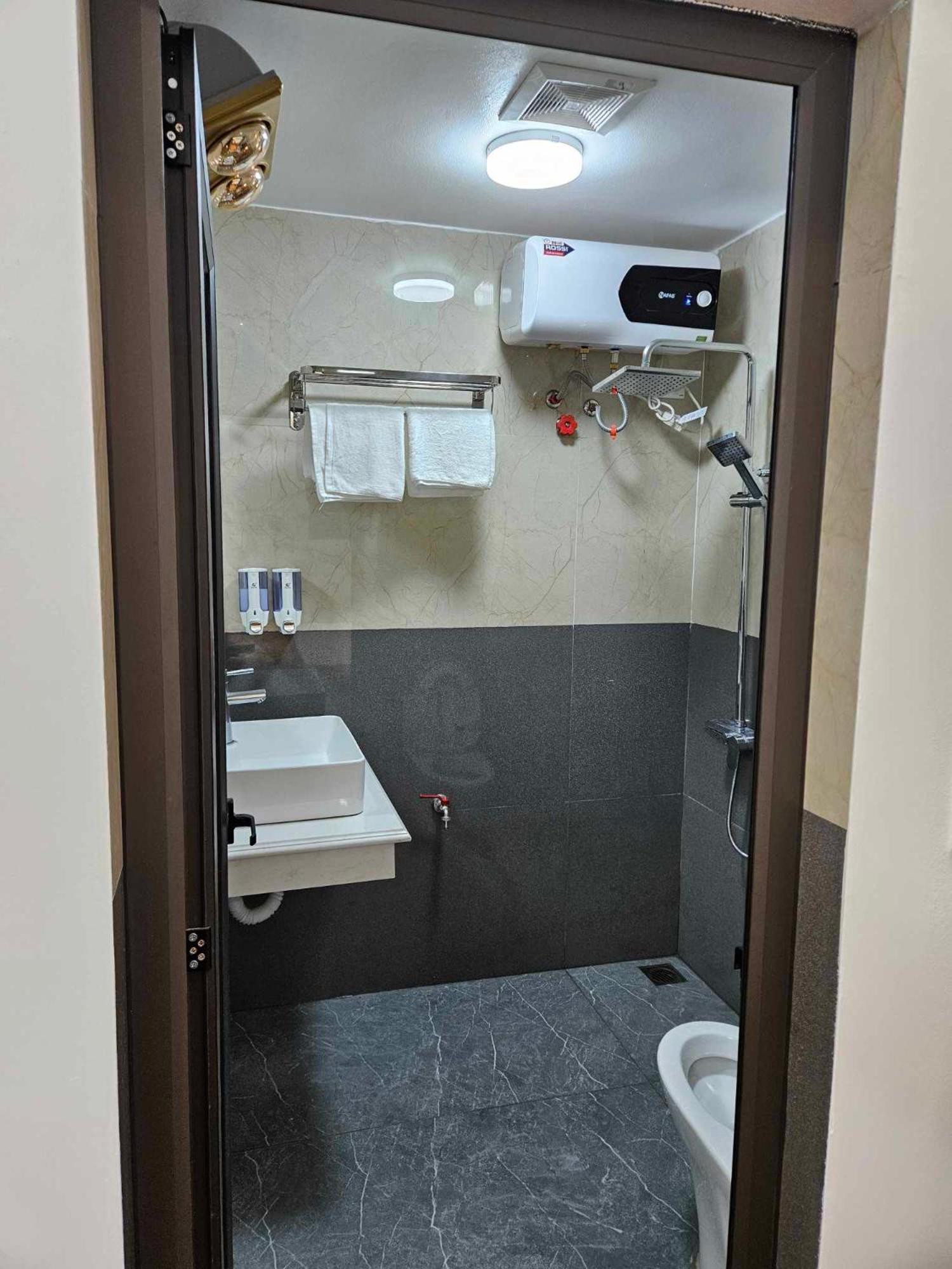 Double Room - Photo 6